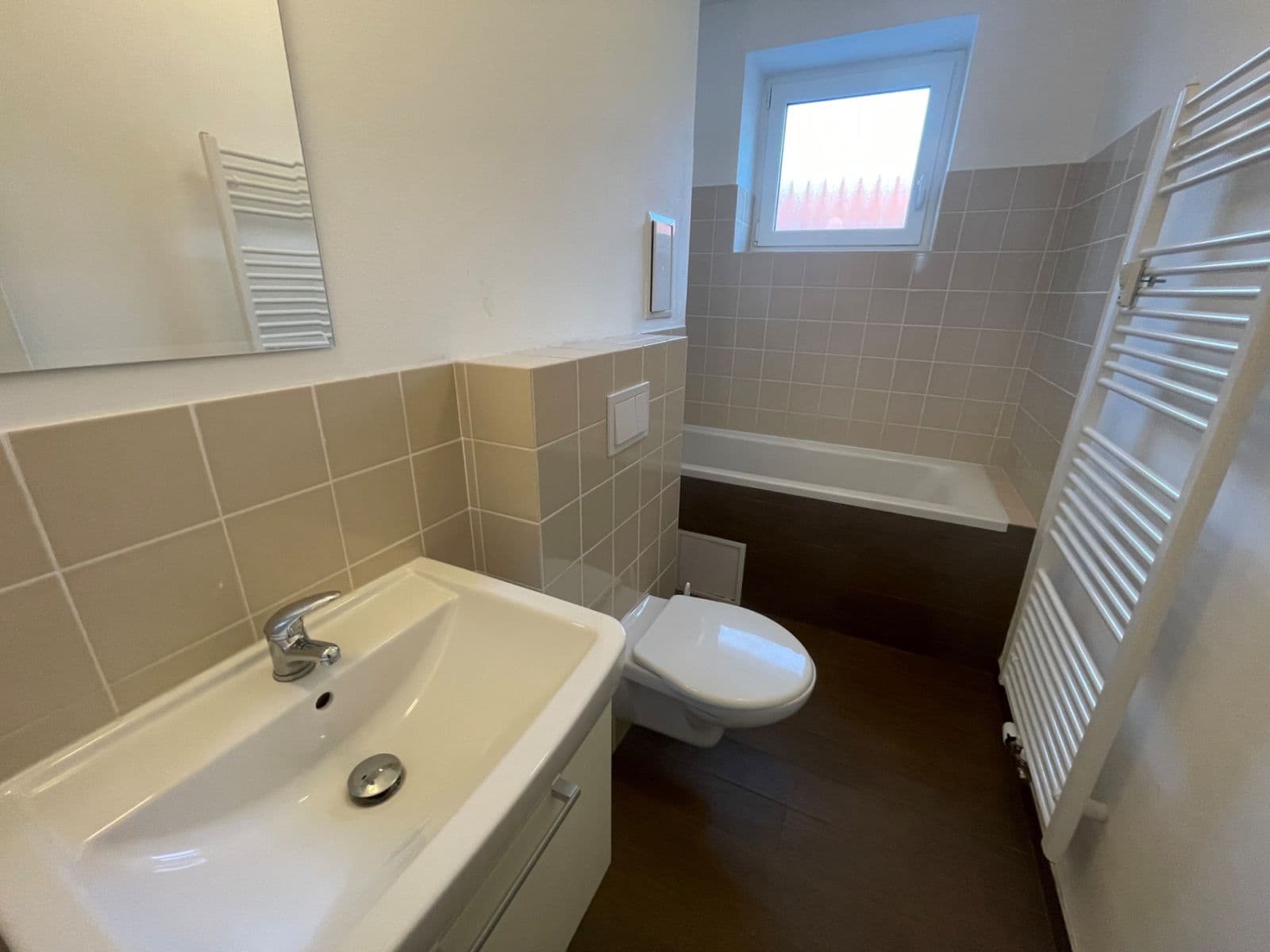 Prenájom bytu 3-izbový 60 m², SNP, Chomutov, Ústecký kraj Prenájom bytu 3-izbový 60 m², SNP, Chomutov, Ústecký kraj