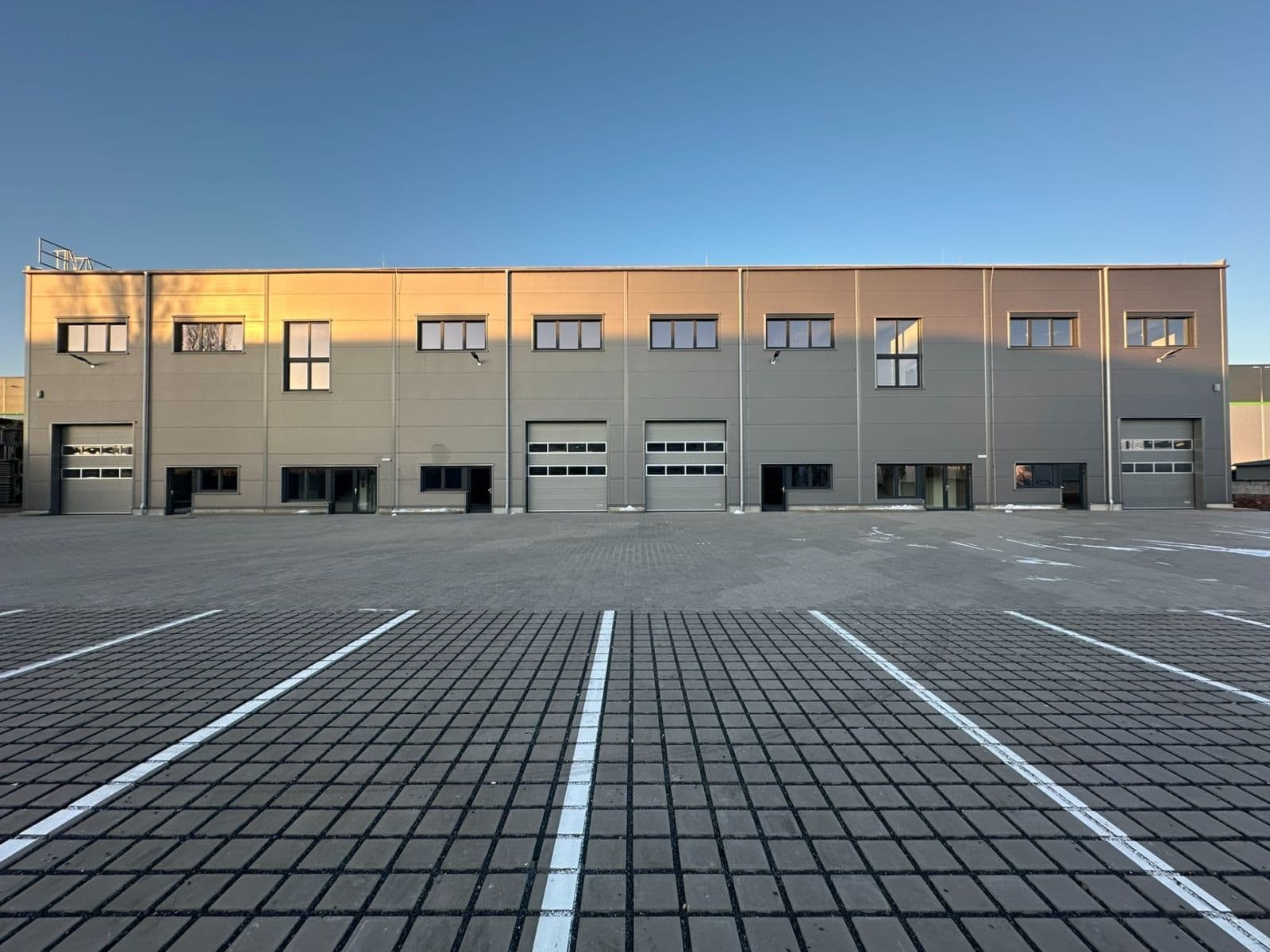 Prenájom nebytového priestoru 2.400 m², K Pérovně, Praha, Praha Prenájom nebytového priestoru 2.400 m², K Pérovně, Praha, Praha