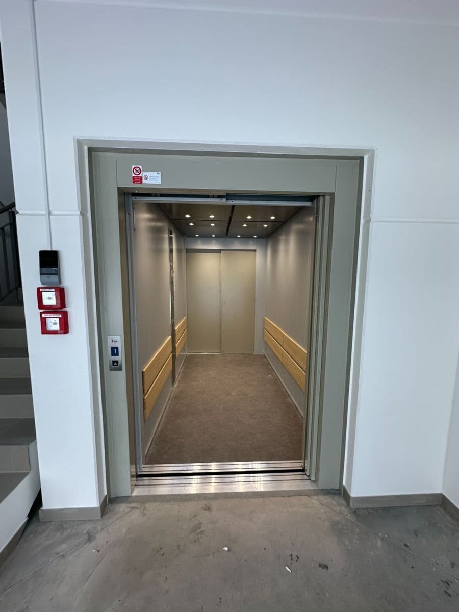 Prenájom nebytového priestoru 2.400 m², K Pérovně, Praha, Praha Prenájom nebytového priestoru 2.400 m², K Pérovně, Praha, Praha