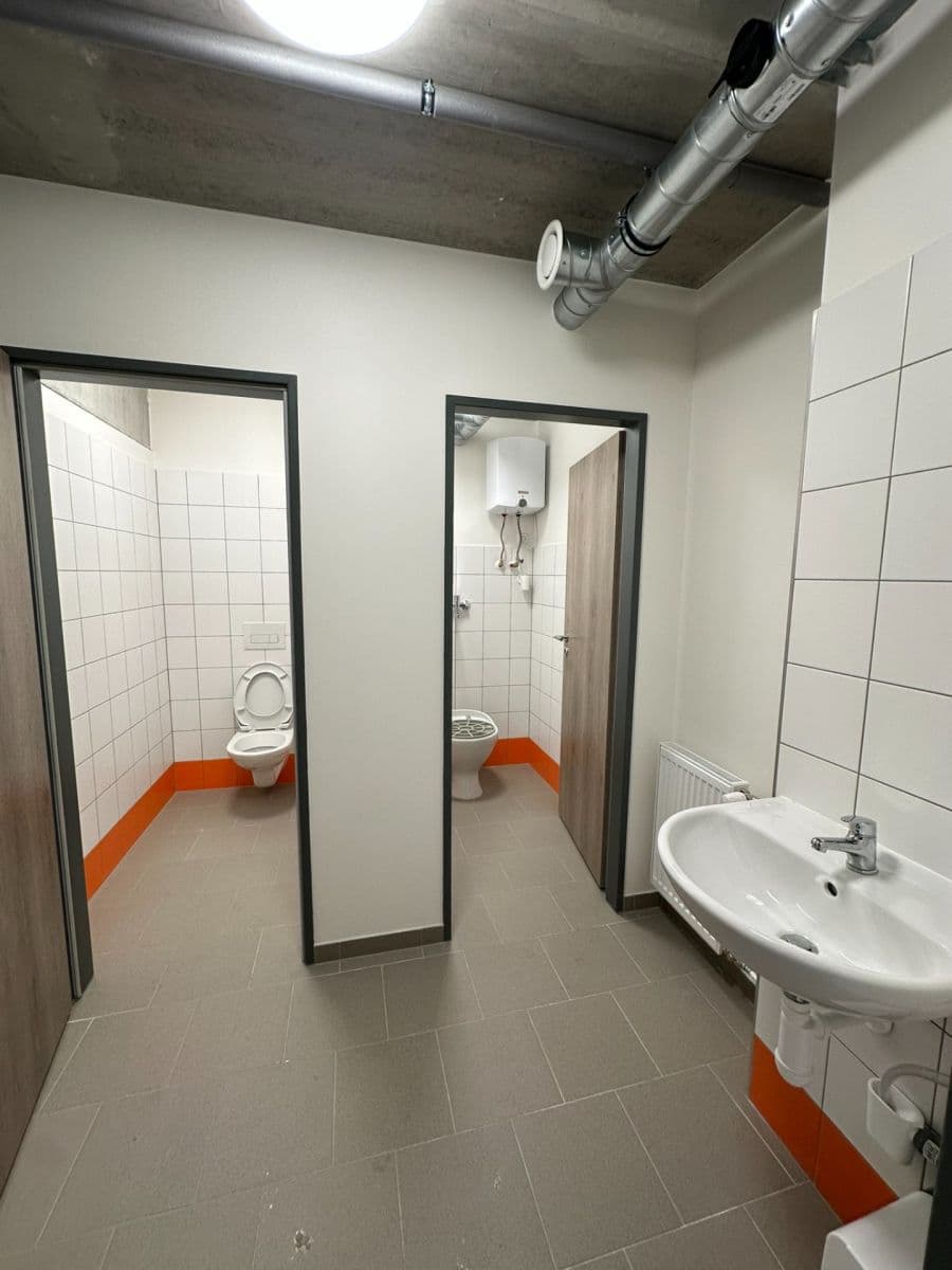 Prenájom nebytového priestoru 2.400 m², K Pérovně, Praha, Praha Prenájom nebytového priestoru 2.400 m², K Pérovně, Praha, Praha