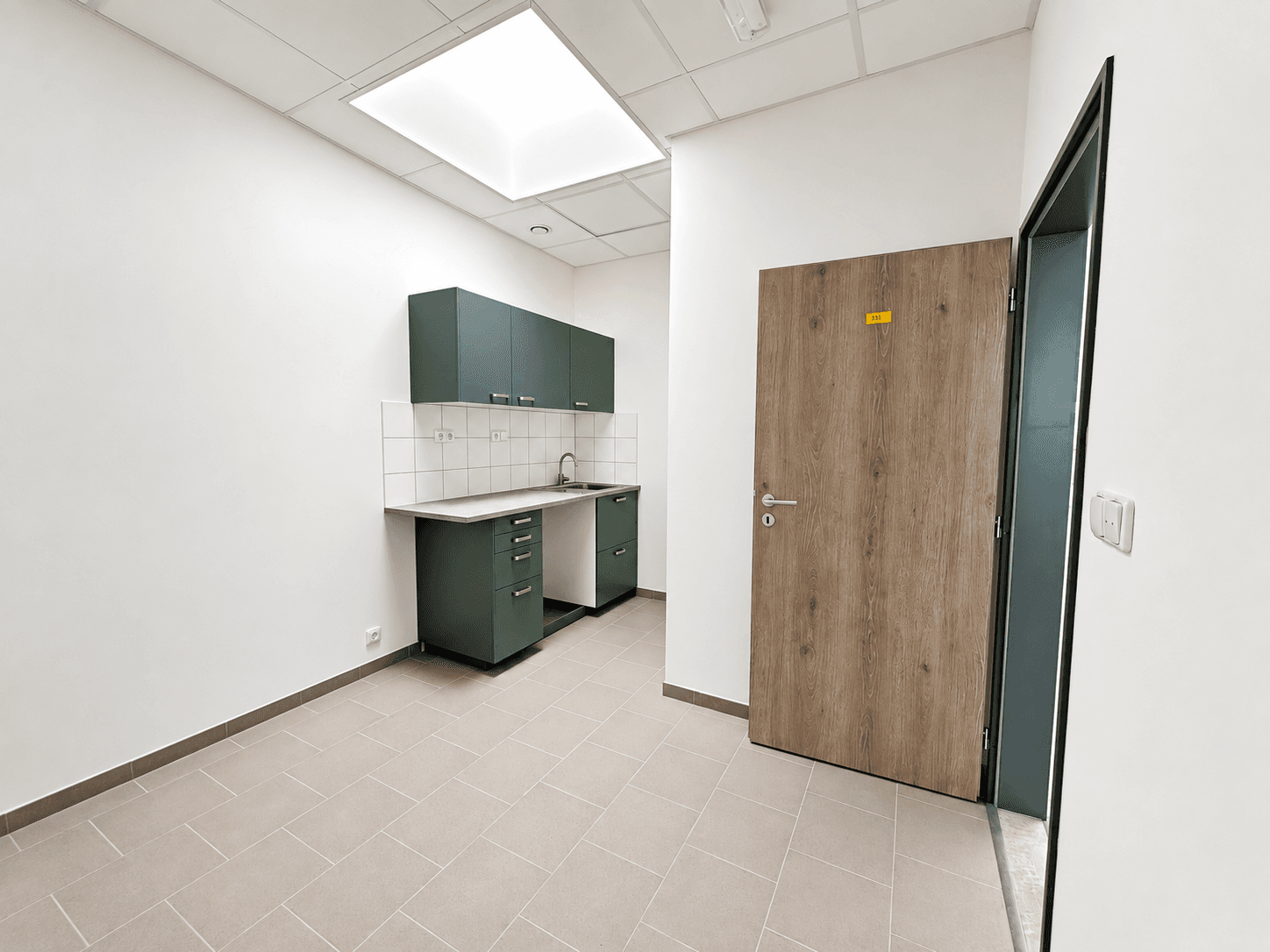 Prenájom nebytového priestoru 580 m², K Pérovně, Praha, Praha Prenájom nebytového priestoru 580 m², K Pérovně, Praha, Praha