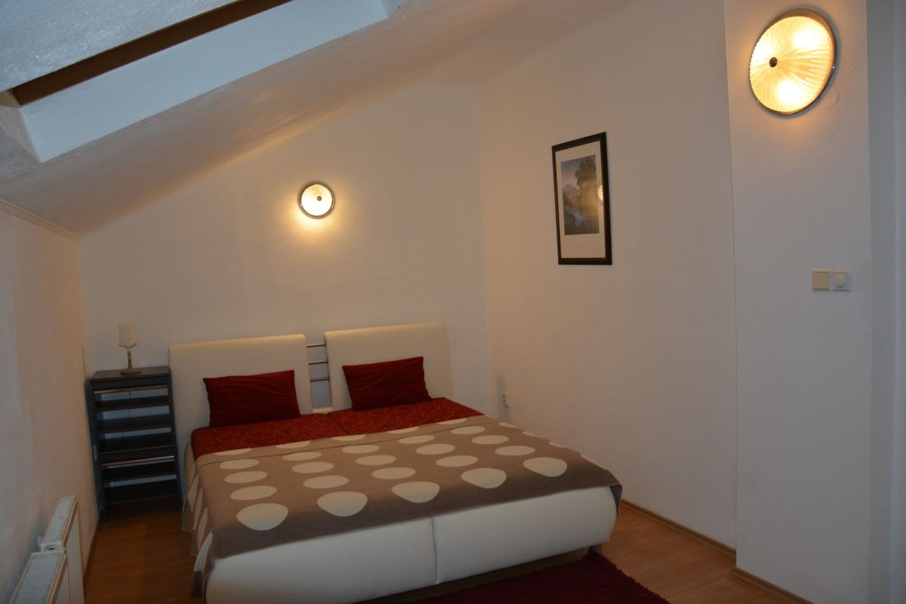 Prenájom bytu 3-izbový 100 m², Zvíkovská, Praha, Praha Prenájom bytu 3-izbový 100 m², Zvíkovská, Praha, Praha