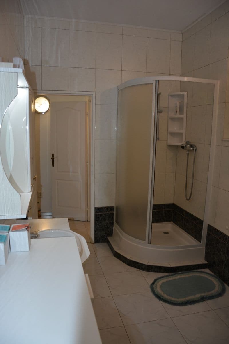 Prenájom bytu 3-izbový 100 m², Zvíkovská, Praha, Praha Prenájom bytu 3-izbový 100 m², Zvíkovská, Praha, Praha