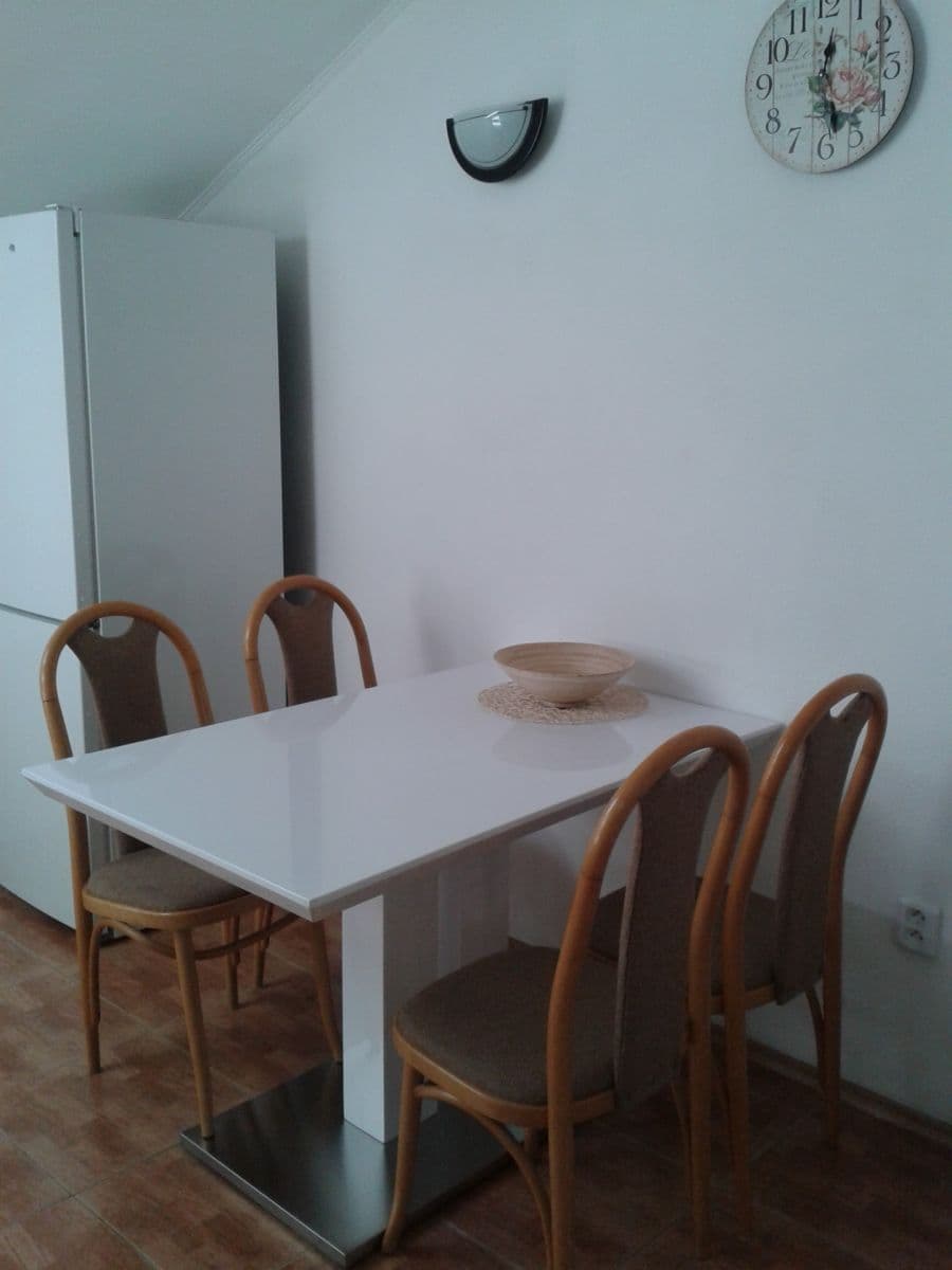 Prenájom bytu 3-izbový 100 m², Zvíkovská, Praha, Praha Prenájom bytu 3-izbový 100 m², Zvíkovská, Praha, Praha