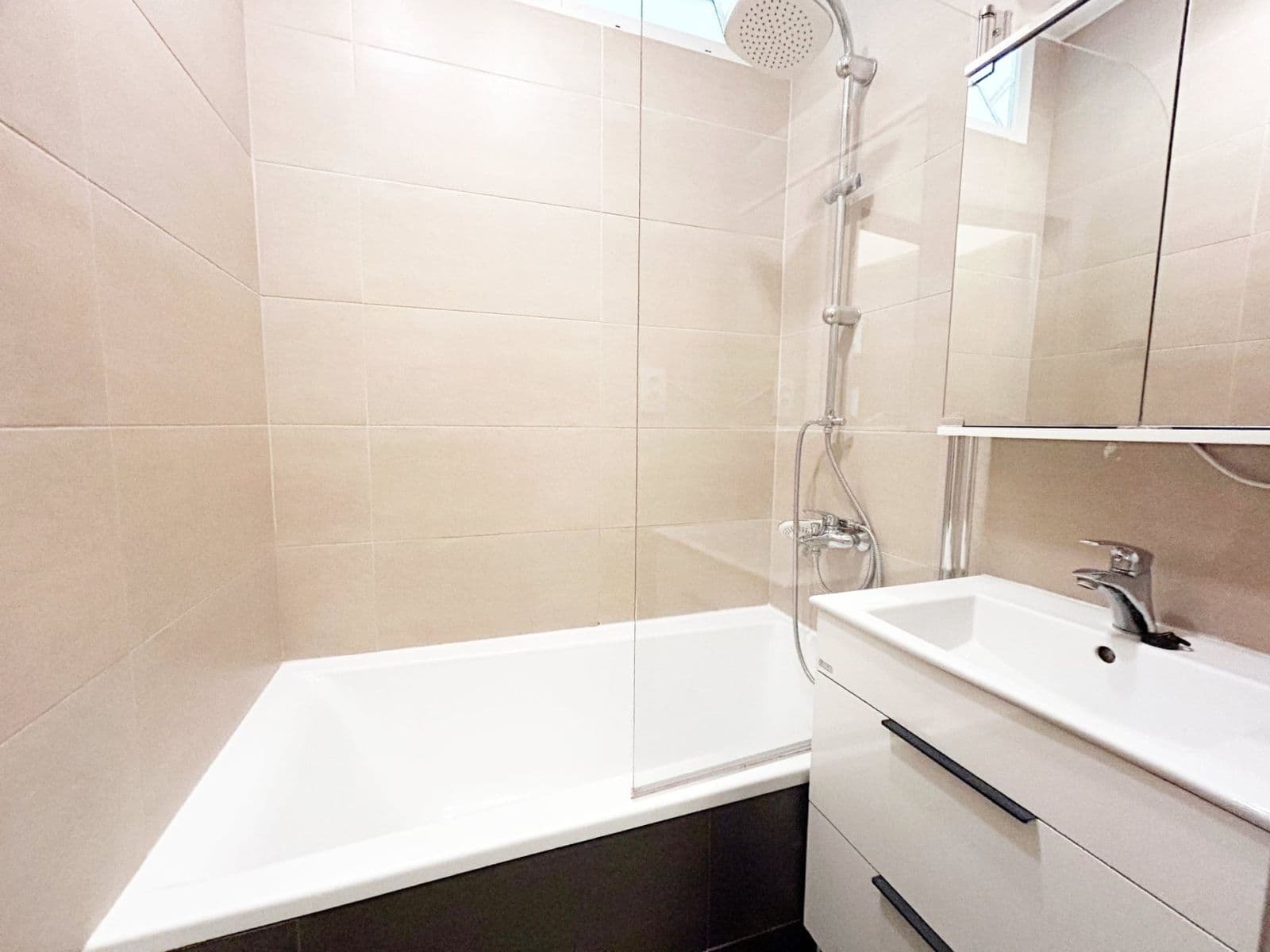 Prenájom bytu 2-izbový 48 m², Spojovací, Praha, Praha Prenájom bytu 2-izbový 48 m², Spojovací, Praha, Praha