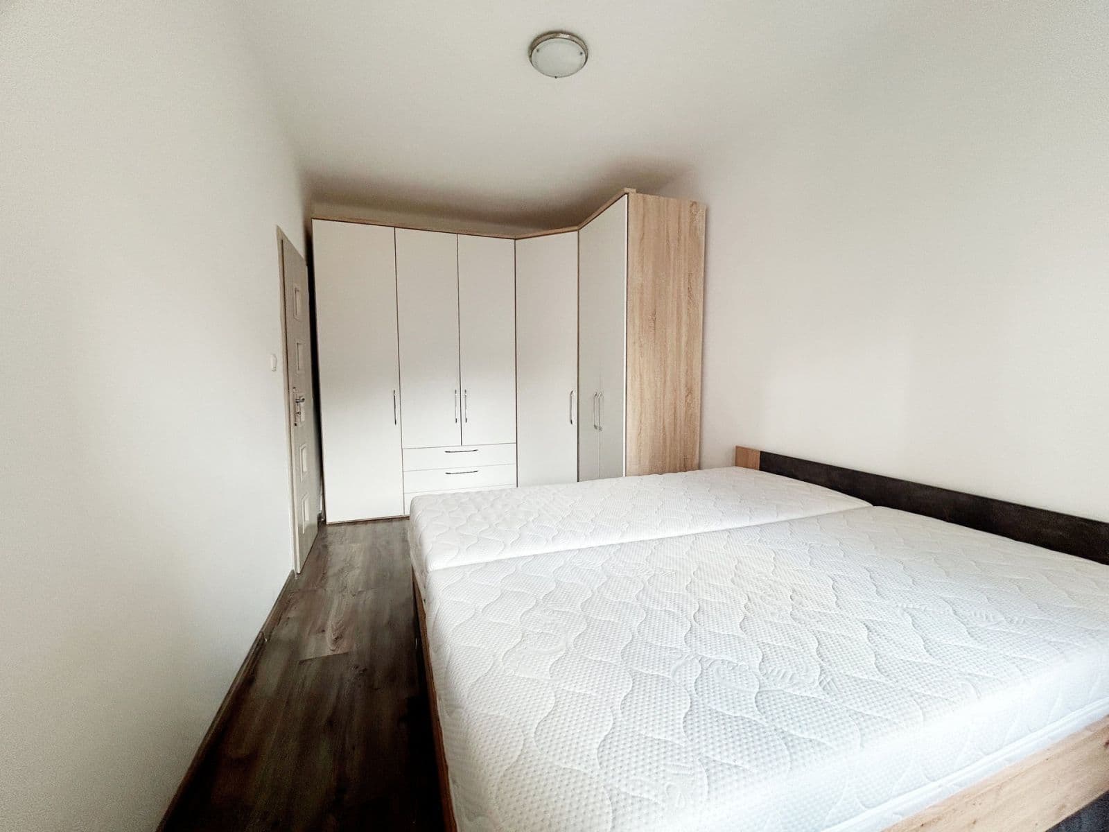 Prenájom bytu 2-izbový 48 m², Spojovací, Praha, Praha Prenájom bytu 2-izbový 48 m², Spojovací, Praha, Praha