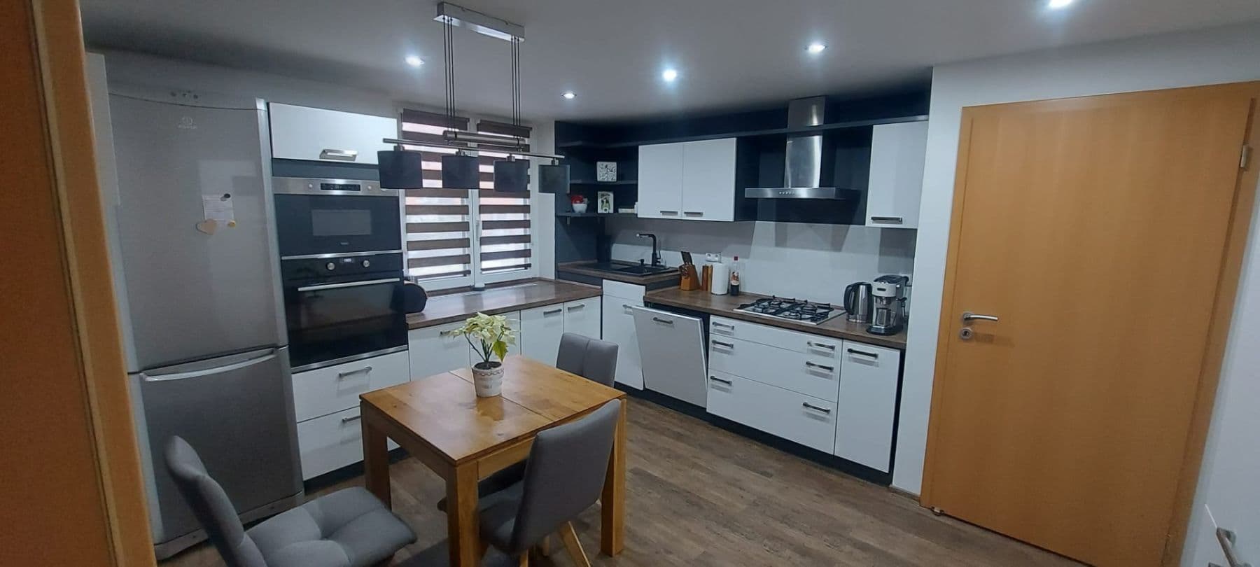 Predaj bytu 5-izbový 118 m², Sklepní, Chomutov, Ústecký kraj Predaj bytu 5-izbový 118 m², Sklepní, Chomutov, Ústecký kraj