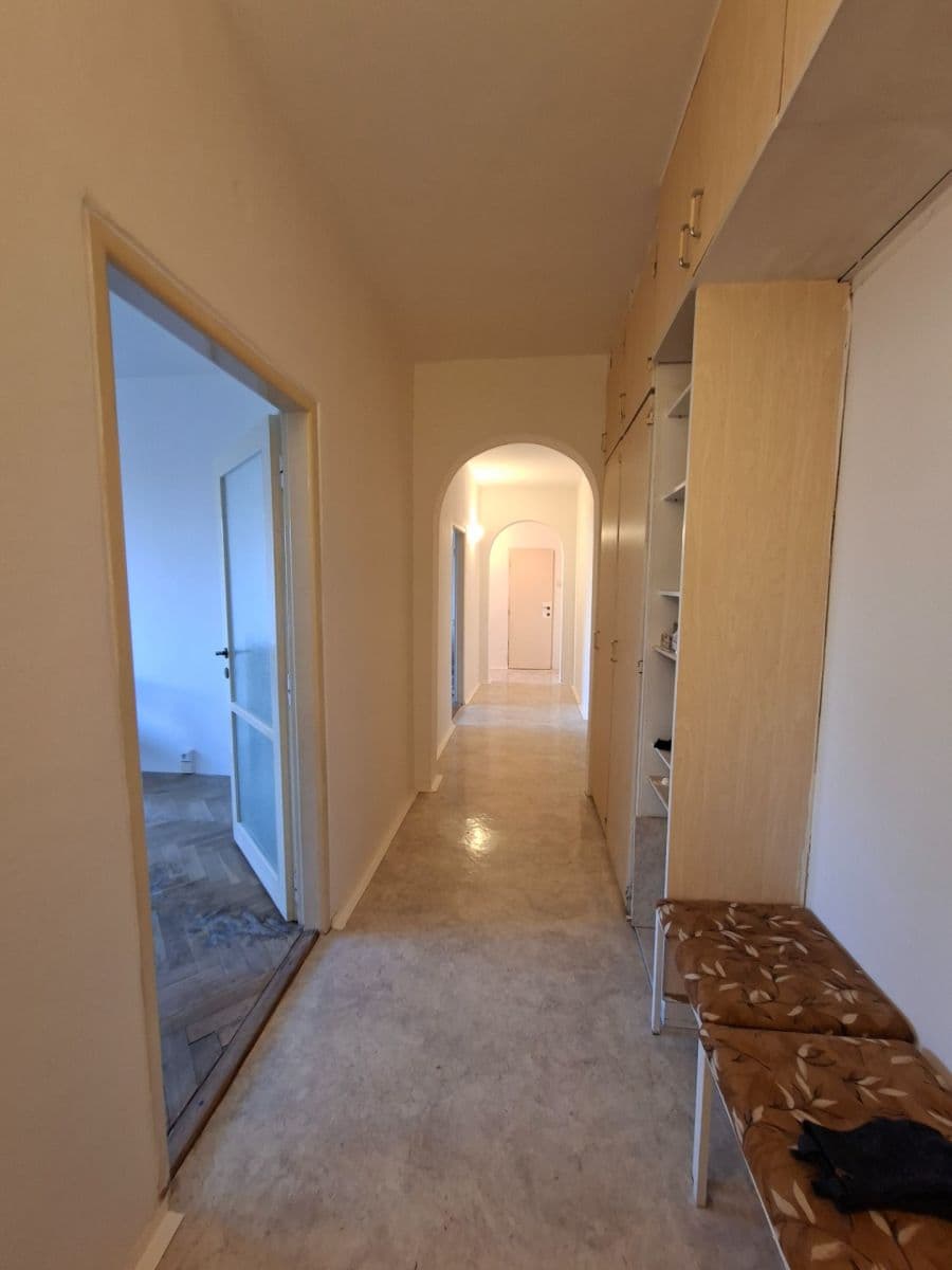 Prenájom bytu 2-izbový 65 m², Štěchovická, Praha, Praha Prenájom bytu 2-izbový 65 m², Štěchovická, Praha, Praha