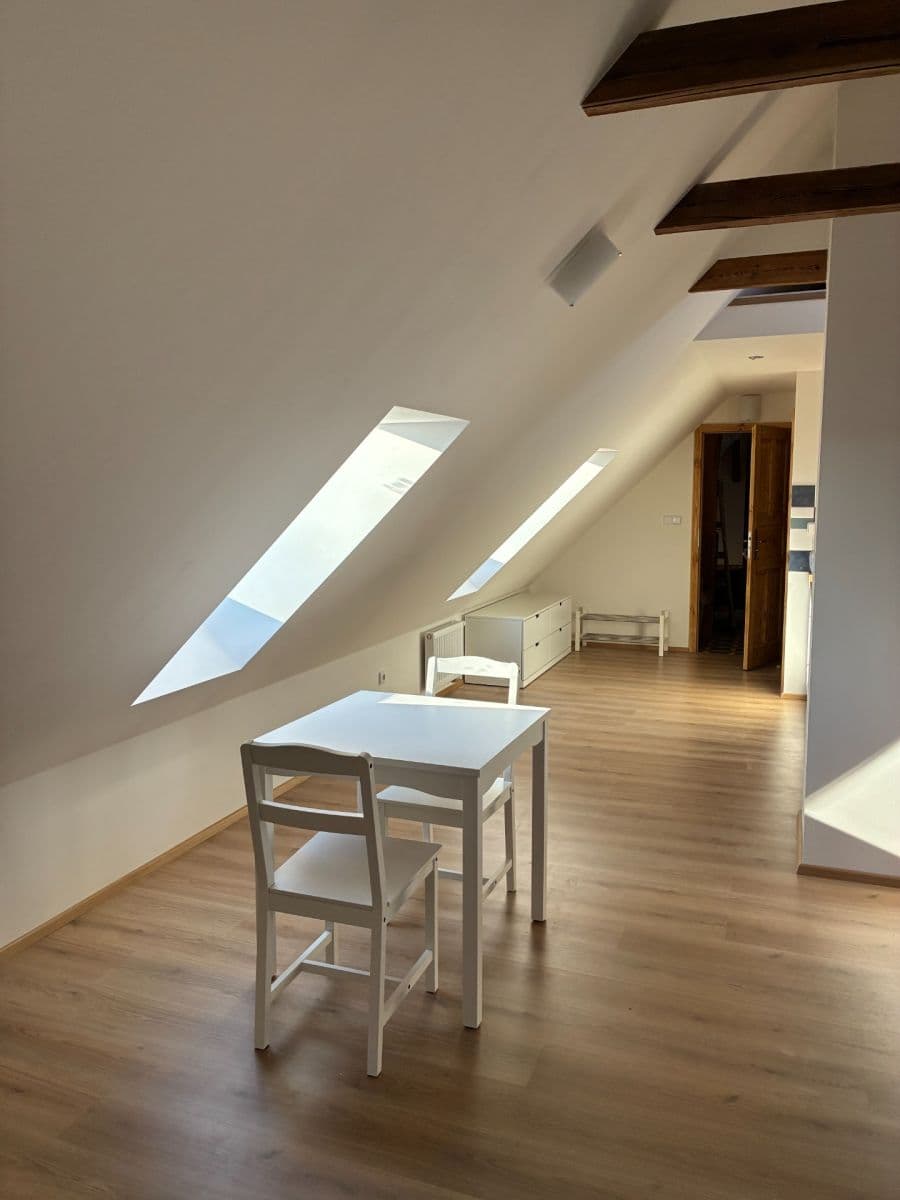 Prenájom bytu 1-izbový 42 m², Za Mlýnem, Hostivice, Středočeský kraj Prenájom bytu 1-izbový 42 m², Za Mlýnem, Hostivice, Středočeský kraj