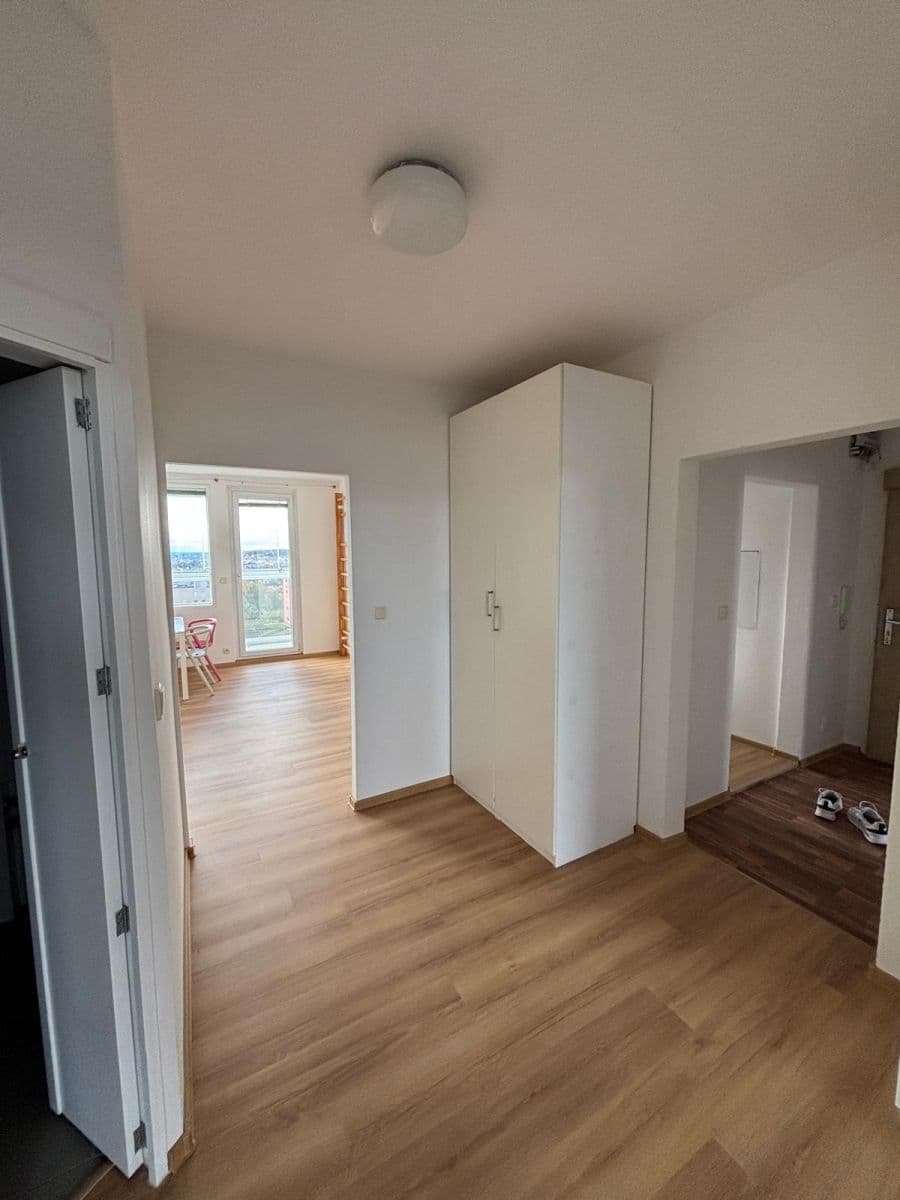 Prenájom bytu 4-izbový 86 m², Mazurská, Praha, Praha Prenájom bytu 4-izbový 86 m², Mazurská, Praha, Praha