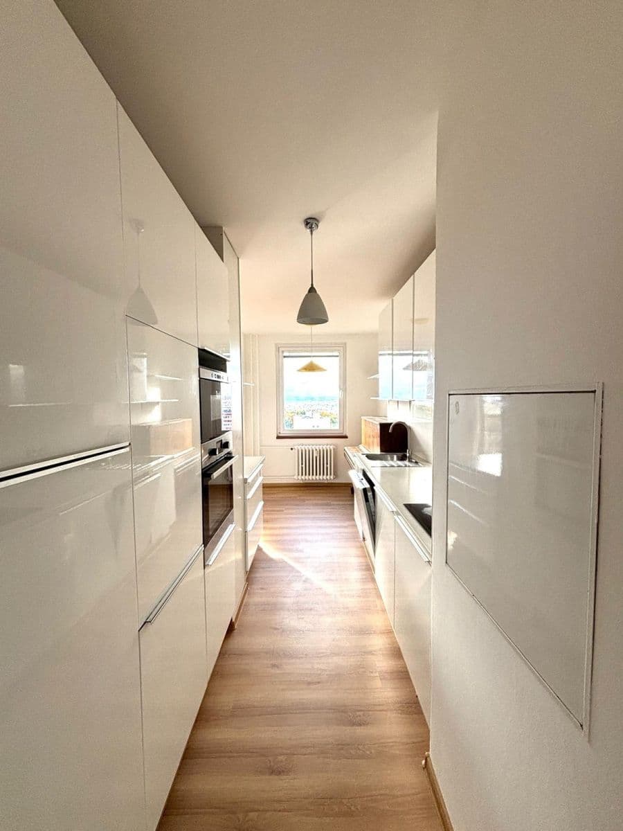 Prenájom bytu 4-izbový 86 m², Mazurská, Praha, Praha Prenájom bytu 4-izbový 86 m², Mazurská, Praha, Praha