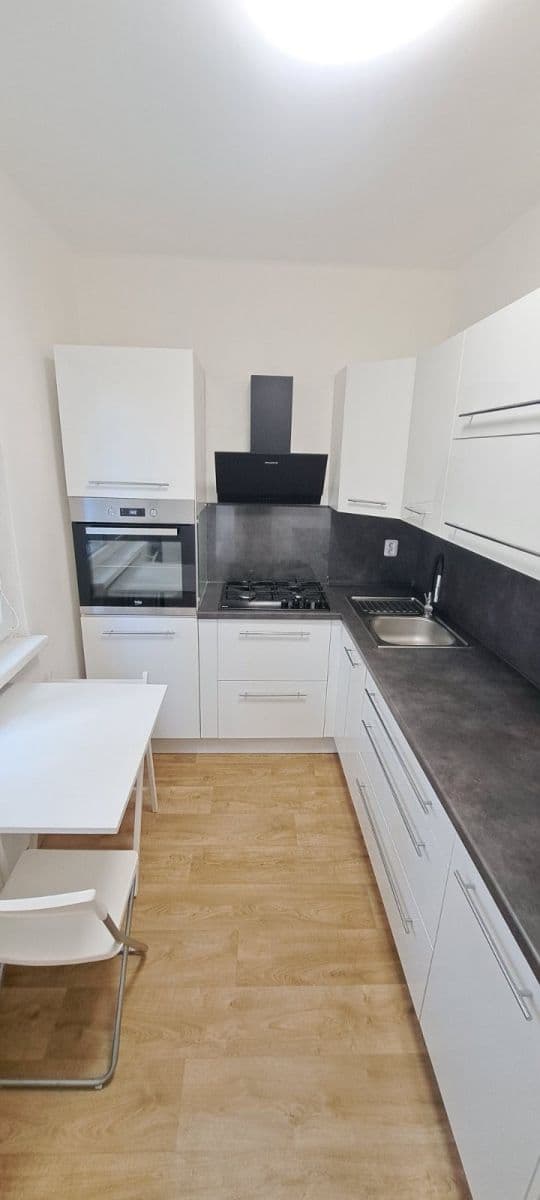 Prenájom bytu 2-izbový 54 m², Ciolkovského, Karviná, Moravskoslezský kraj Prenájom bytu 2-izbový 54 m², Ciolkovského, Karviná, Moravskoslezský kraj