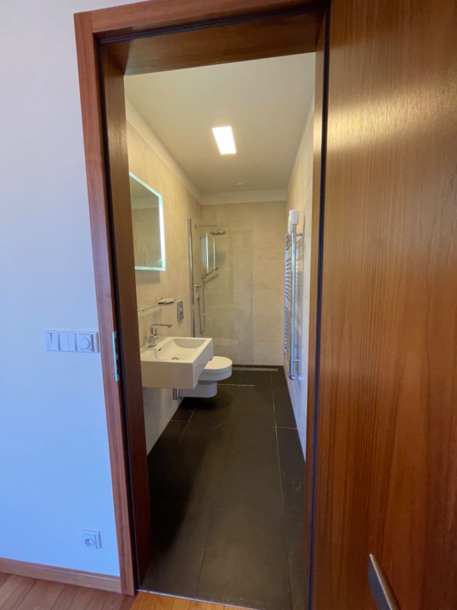 Prenájom bytu 3-izbový 95 m², Na Děkance, Praha, Praha Prenájom bytu 3-izbový 95 m², Na Děkance, Praha, Praha