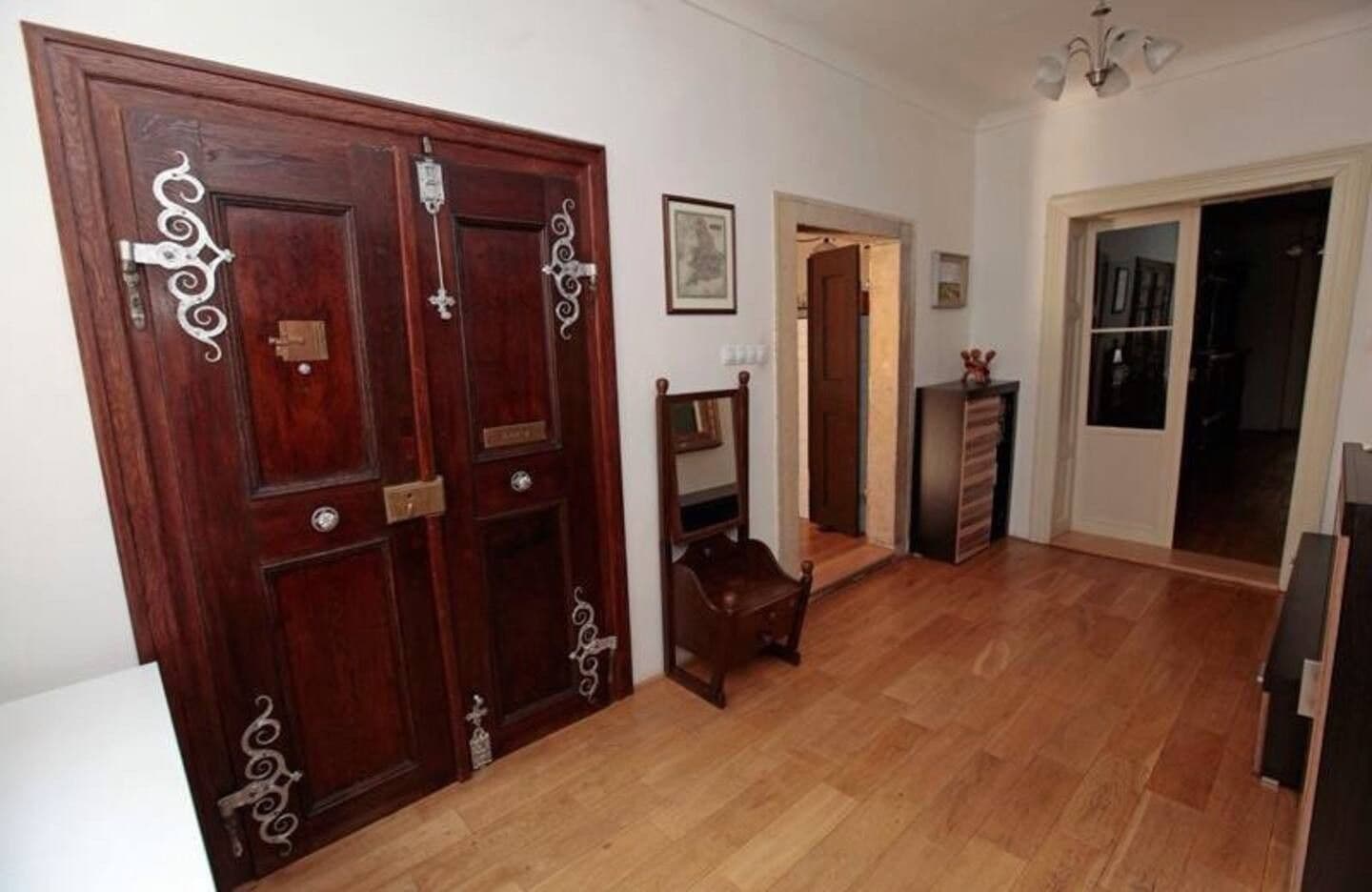 Prenájom bytu 130 m², Mostecká, Praha, Praha Prenájom bytu 130 m², Mostecká, Praha, Praha