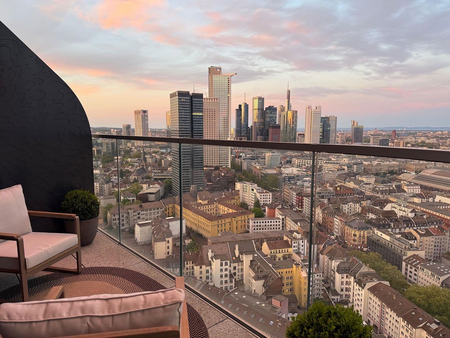 Prenájom bytu 2-izbový 60 m², Europa-Allee 2, Frankfurt am Main, Hesensko Prenájom bytu 2-izbový 60 m², Europa-Allee 2, Frankfurt am Main, Hesensko