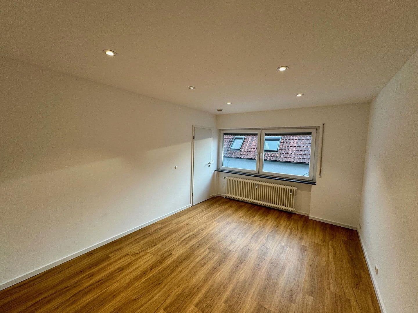 Prenájom bytu 3-izbový 108 m², Durmersheim, Bádensko-Wurttembersko Prenájom bytu 3-izbový 108 m², Durmersheim, Bádensko-Wurttembersko