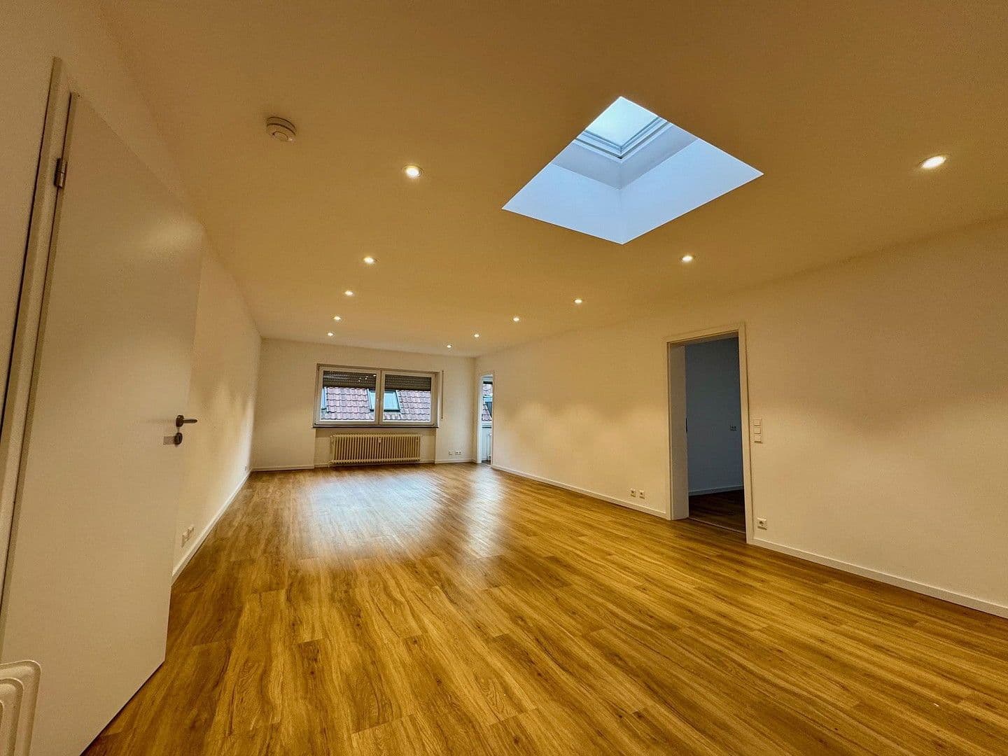 Prenájom bytu 3-izbový 108 m², Durmersheim, Bádensko-Wurttembersko Prenájom bytu 3-izbový 108 m², Durmersheim, Bádensko-Wurttembersko