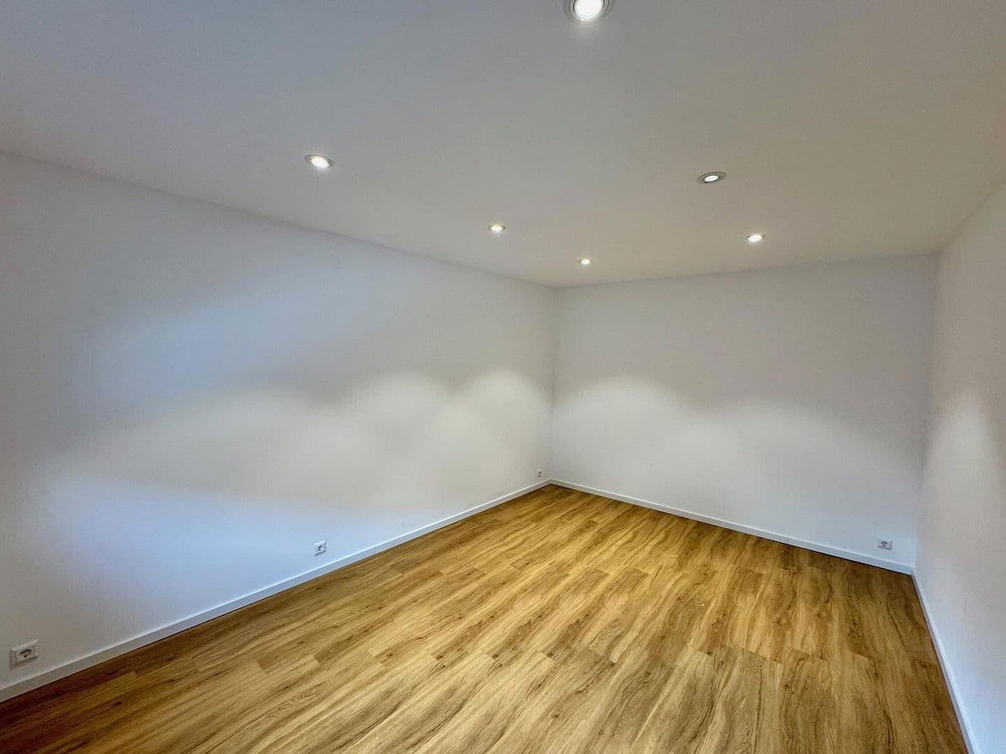 Prenájom bytu 3-izbový 108 m², Durmersheim, Bádensko-Wurttembersko Prenájom bytu 3-izbový 108 m², Durmersheim, Bádensko-Wurttembersko