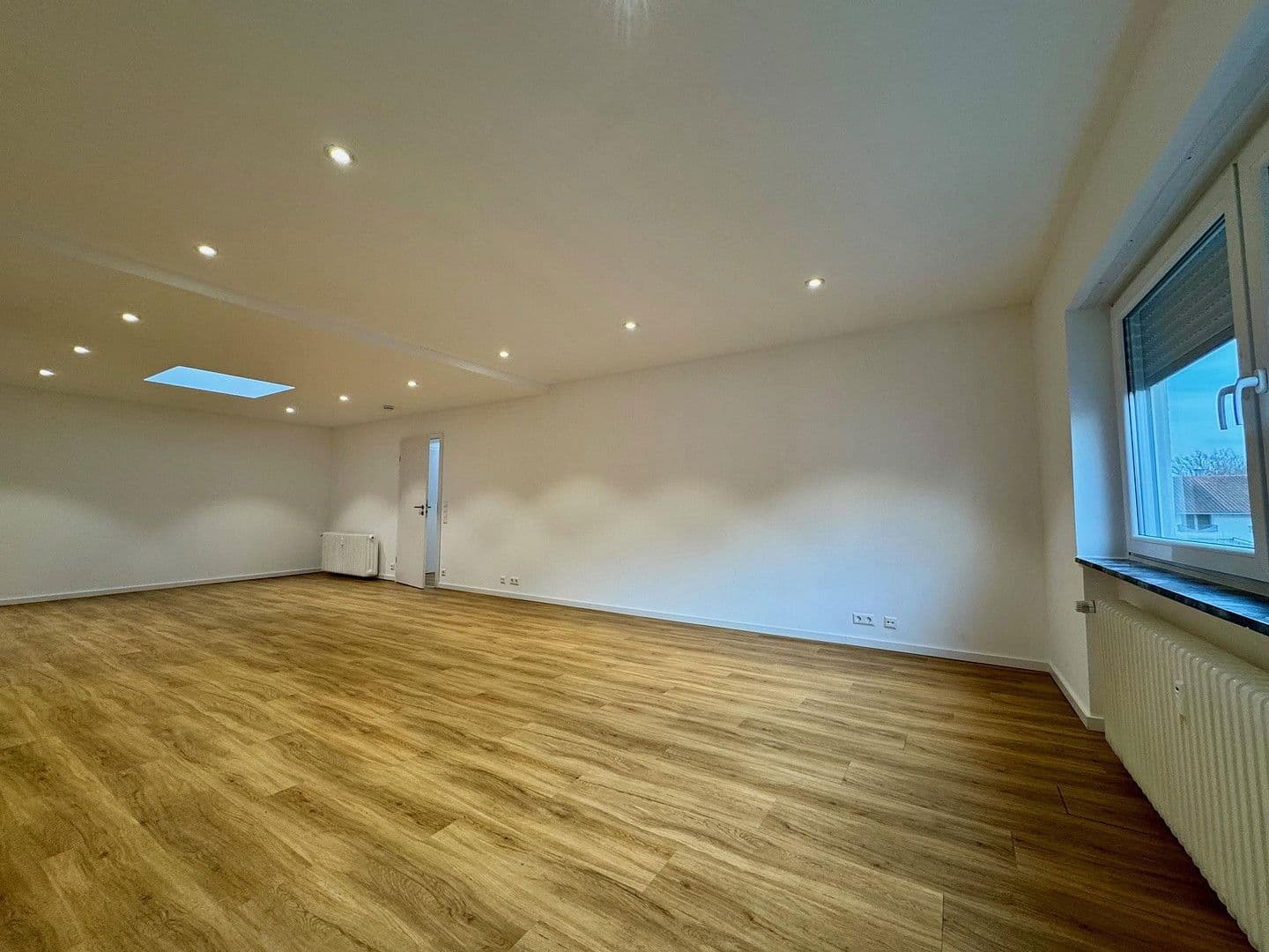 Prenájom bytu 3-izbový 108 m², Durmersheim, Bádensko-Wurttembersko Prenájom bytu 3-izbový 108 m², Durmersheim, Bádensko-Wurttembersko