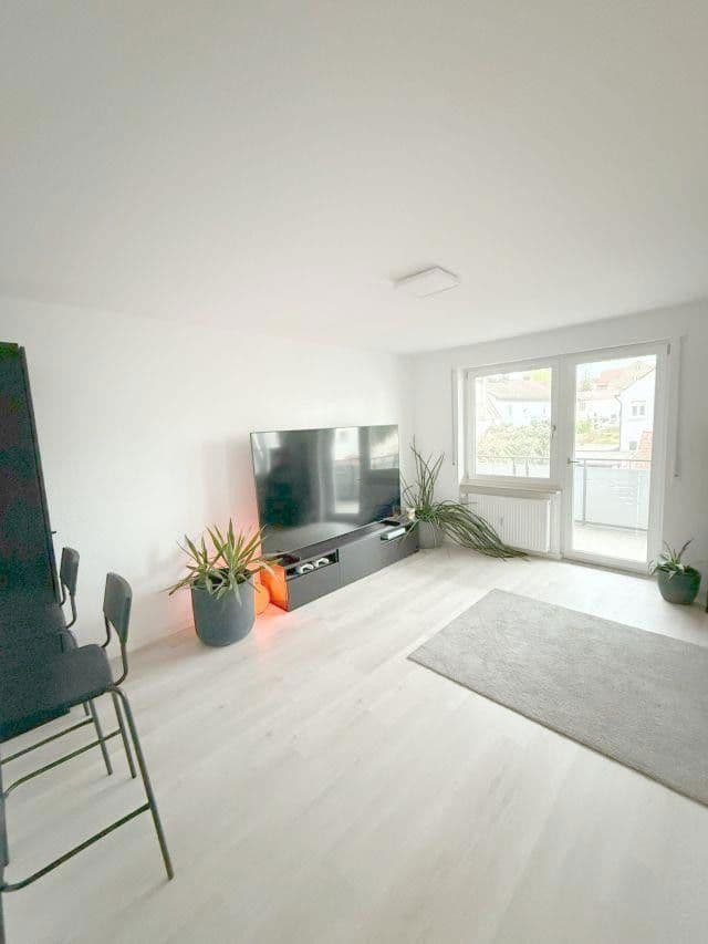 Prenájom bytu 1-izbový 45 m², Waldbüttelbrunn, Bavorsko Prenájom bytu 1-izbový 45 m², Waldbüttelbrunn, Bavorsko