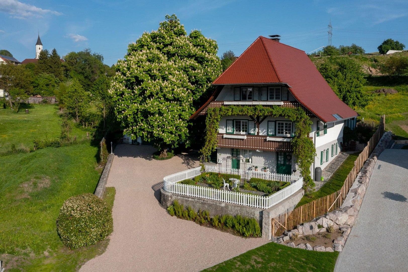 Predaj domu 220 m², pozemek 1.329 m², Stühlingen, Bádensko-Wurttembersko Predaj domu 220 m², pozemek 1.329 m², Stühlingen, Bádensko-Wurttembersko