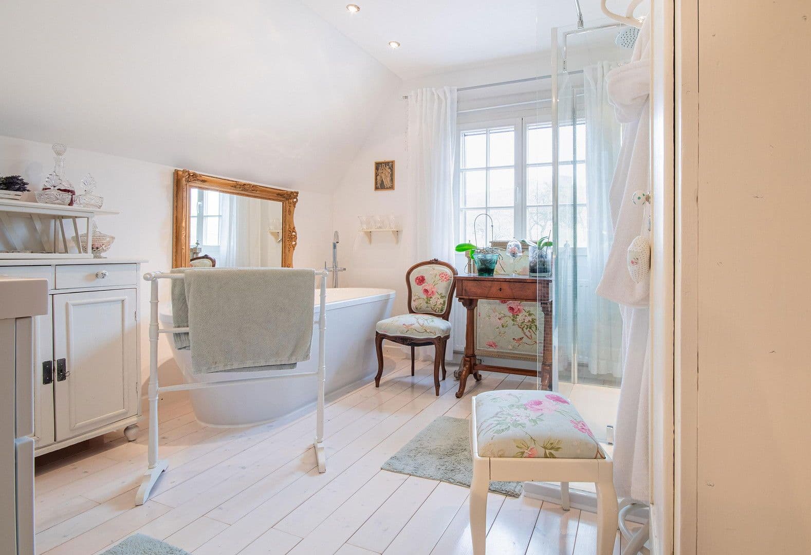 Predaj domu 220 m², pozemek 1.329 m², Stühlingen, Bádensko-Wurttembersko Predaj domu 220 m², pozemek 1.329 m², Stühlingen, Bádensko-Wurttembersko