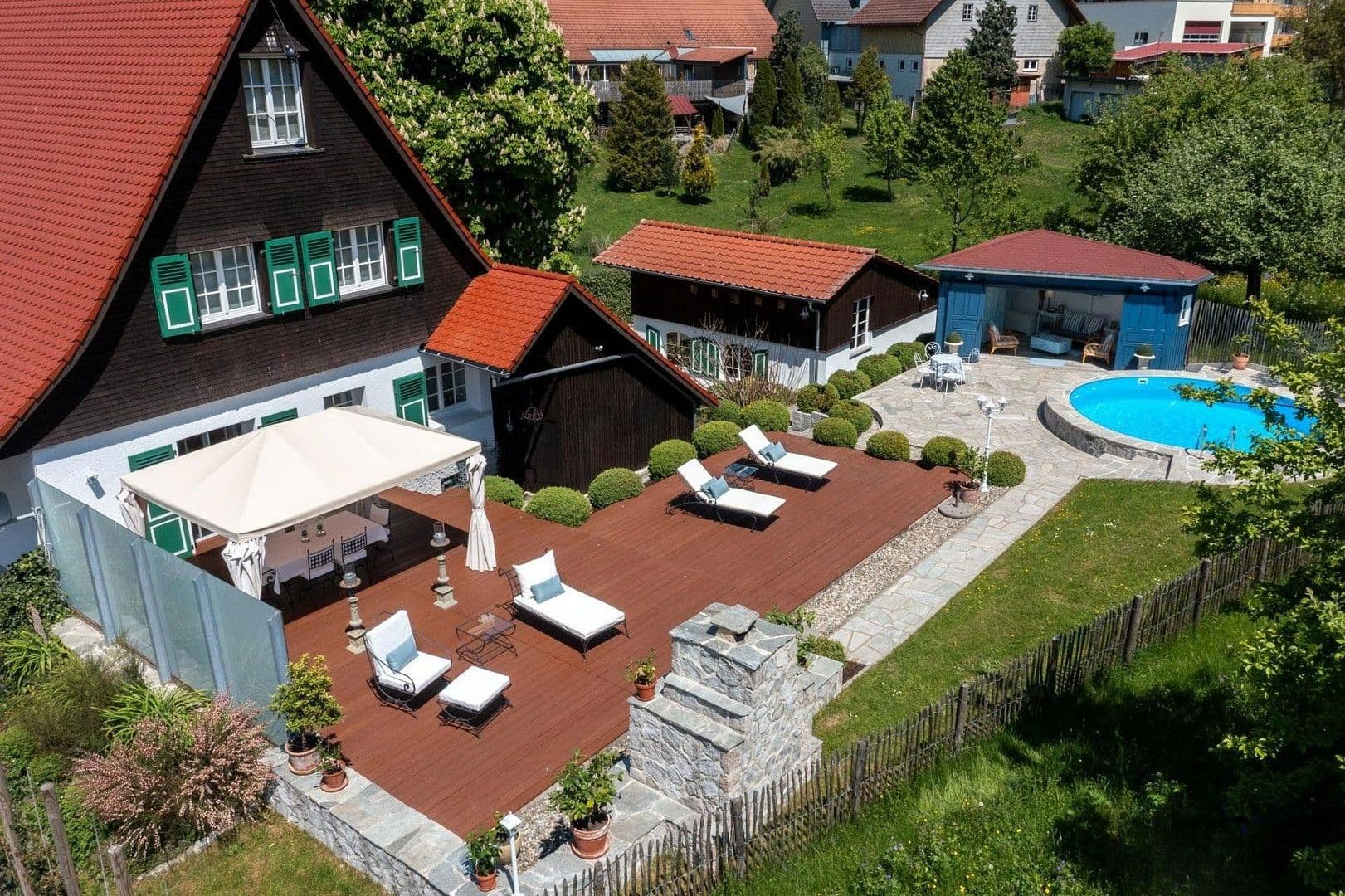 Predaj domu 220 m², pozemek 1.329 m², Stühlingen, Bádensko-Wurttembersko Predaj domu 220 m², pozemek 1.329 m², Stühlingen, Bádensko-Wurttembersko
