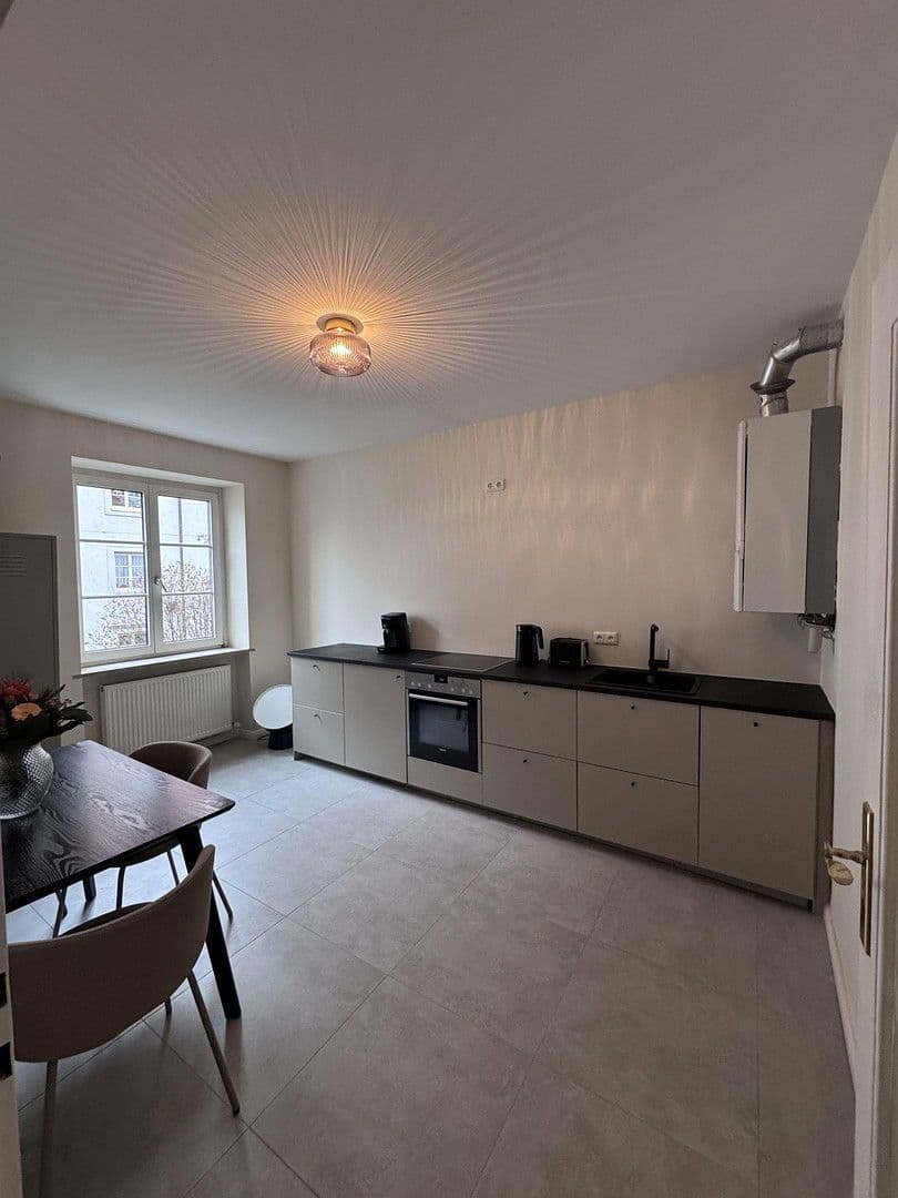 Prenájom bytu 3-izbový 80 m², Schedelstraße 11, München, Bavorsko Prenájom bytu 3-izbový 80 m², Schedelstraße 11, München, Bavorsko