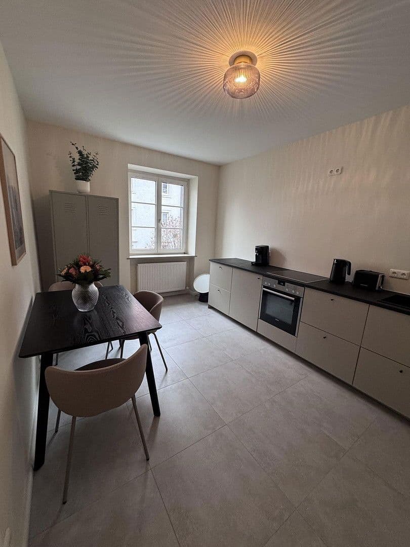 Prenájom bytu 3-izbový 80 m², Schedelstraße 11, München, Bavorsko Prenájom bytu 3-izbový 80 m², Schedelstraße 11, München, Bavorsko