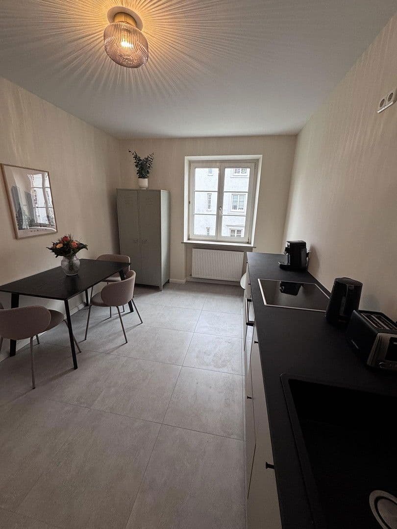 Prenájom bytu 3-izbový 80 m², Schedelstraße 11, München, Bavorsko Prenájom bytu 3-izbový 80 m², Schedelstraße 11, München, Bavorsko