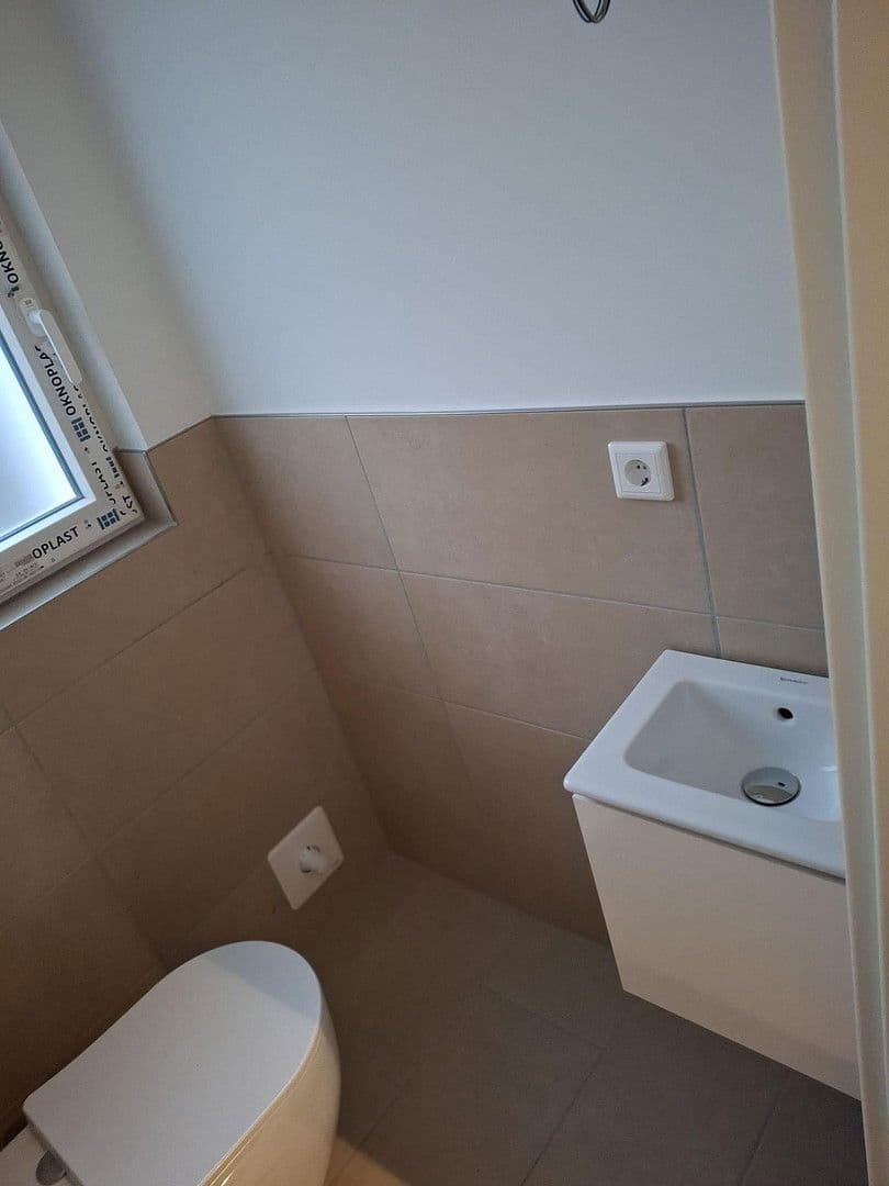 Prenájom bytu 3-izbový 107 m², Melle, Dolné Sasko Prenájom bytu 3-izbový 107 m², Melle, Dolné Sasko