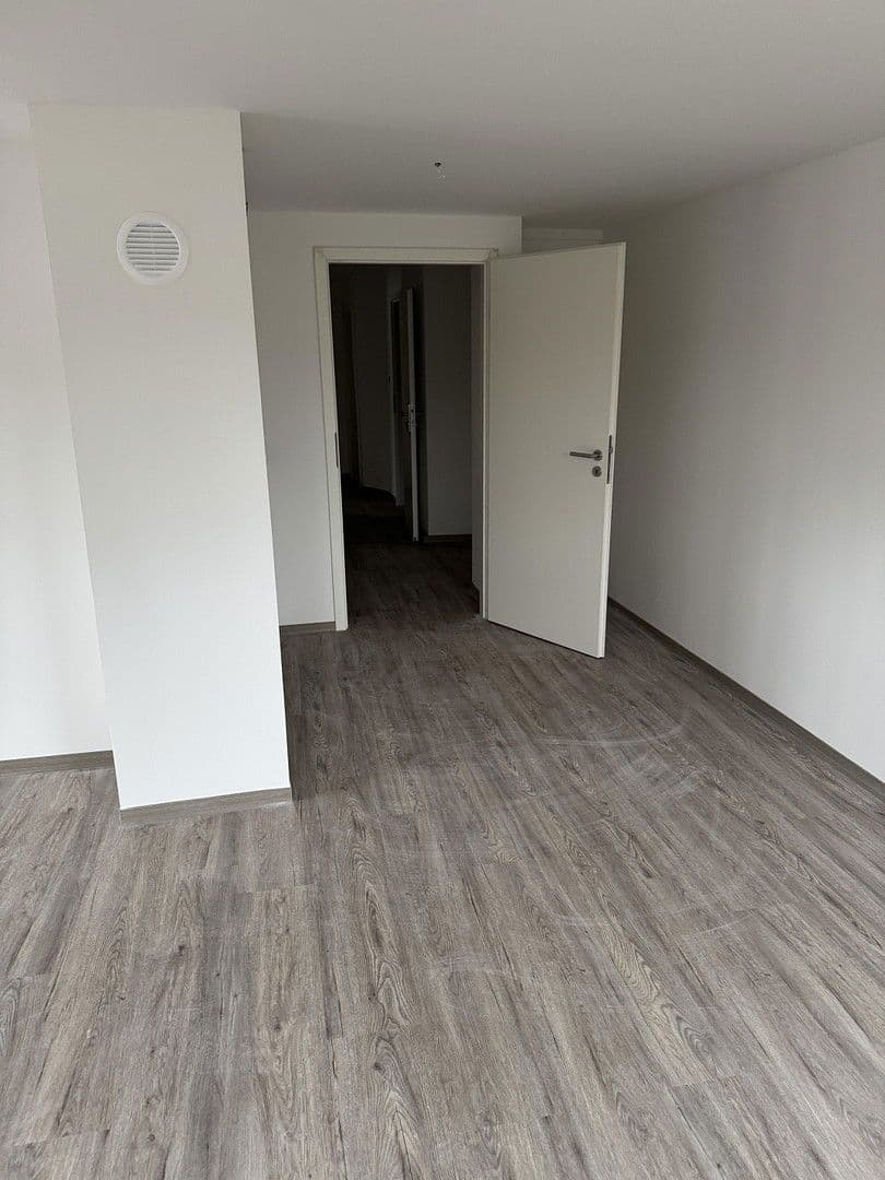 Prenájom bytu 4-izbový 155 m², Hintere Dorfstraße 27, Sulzbach am Main, Bavorsko Prenájom bytu 4-izbový 155 m², Hintere Dorfstraße 27, Sulzbach am Main, Bavorsko