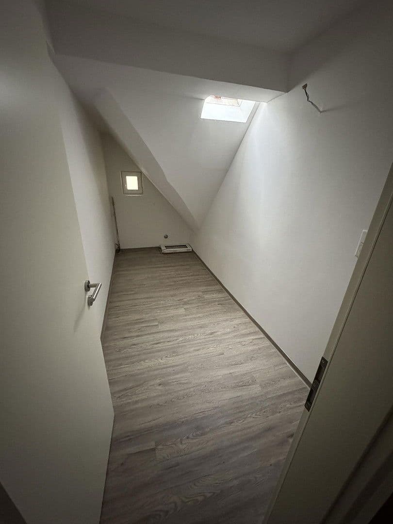 Prenájom bytu 4-izbový 155 m², Hintere Dorfstraße 27, Sulzbach am Main, Bavorsko Prenájom bytu 4-izbový 155 m², Hintere Dorfstraße 27, Sulzbach am Main, Bavorsko