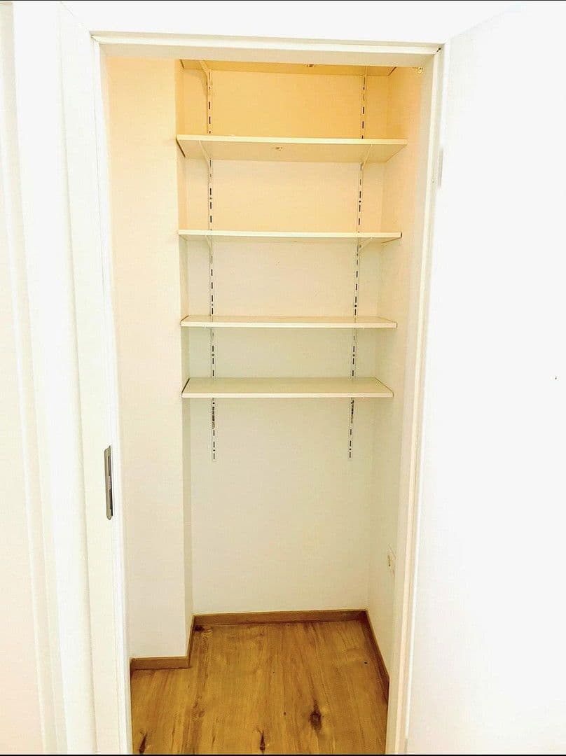 Prenájom bytu 3-izbový 92 m², Köln, Severné Porýnie - Westfálsko Prenájom bytu 3-izbový 92 m², Köln, Severné Porýnie - Westfálsko