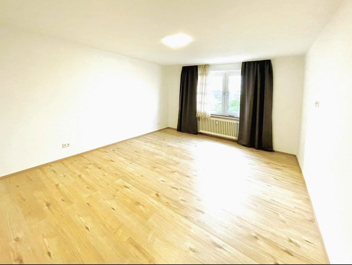 Prenájom bytu 3-izbový 92 m², Köln, Severné Porýnie - Westfálsko Prenájom bytu 3-izbový 92 m², Köln, Severné Porýnie - Westfálsko