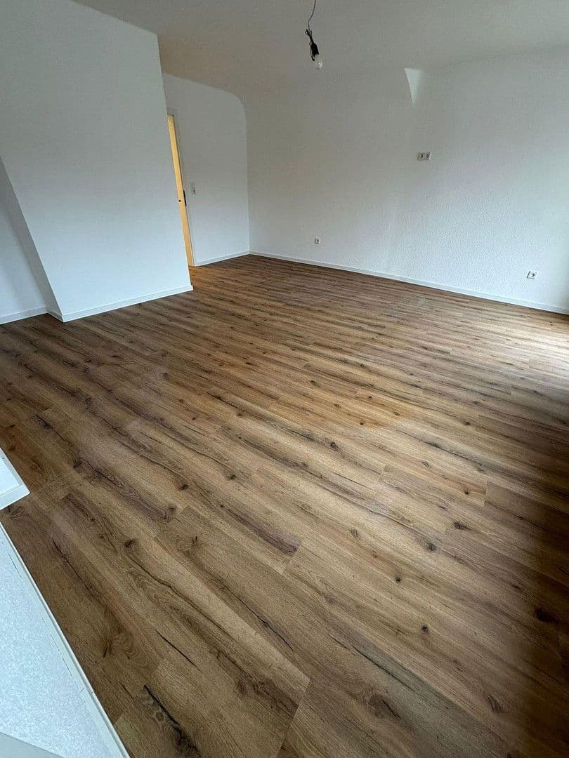 Prenájom bytu 4-izbový 115 m², Wörrstadt, Porýnie-Falcko Prenájom bytu 4-izbový 115 m², Wörrstadt, Porýnie-Falcko