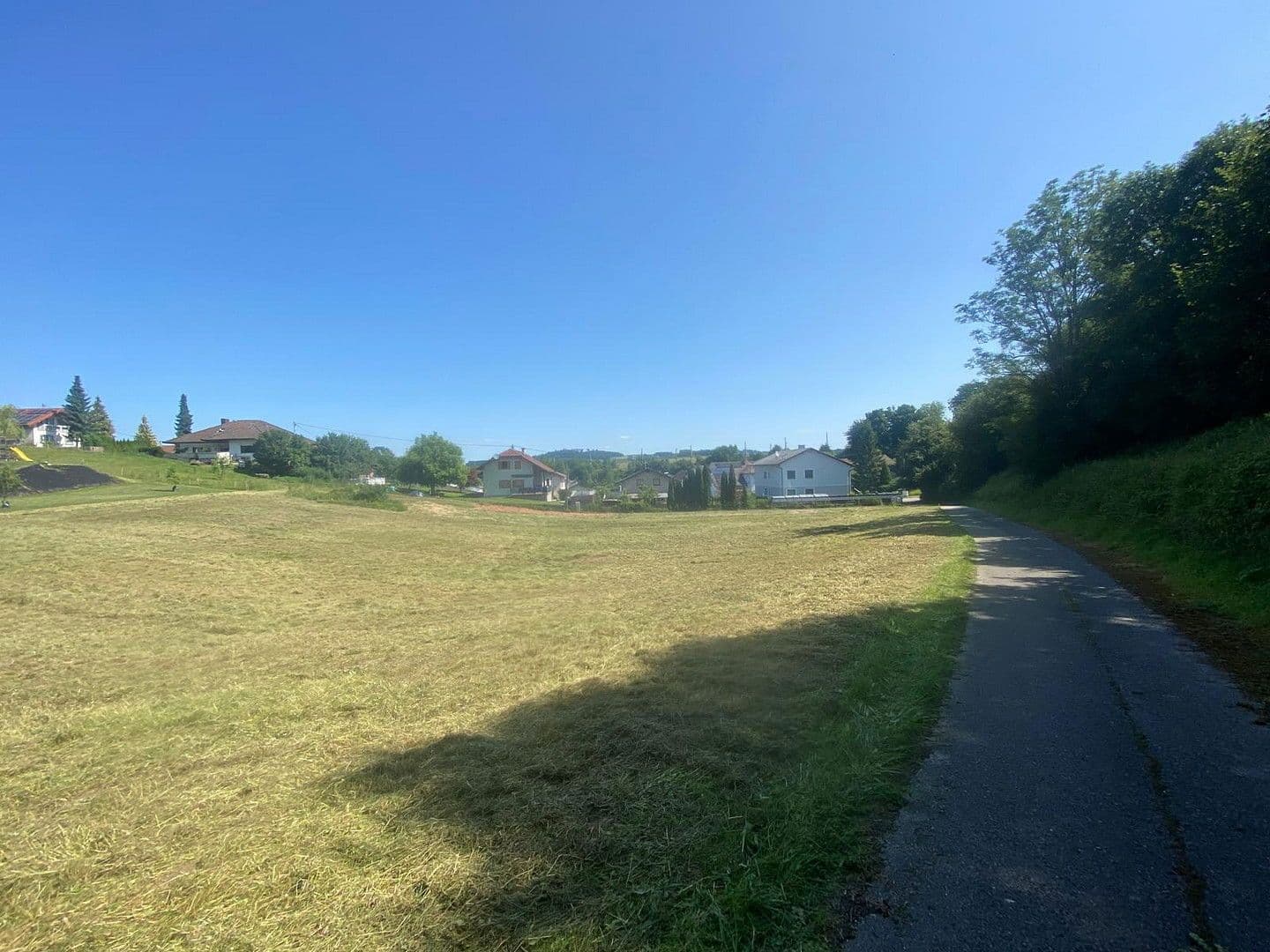 Predaj pozemku 698 m², Aichetstraße 1, Krenglbach, Horné Rakúsko Predaj pozemku 698 m², Aichetstraße 1, Krenglbach, Horné Rakúsko