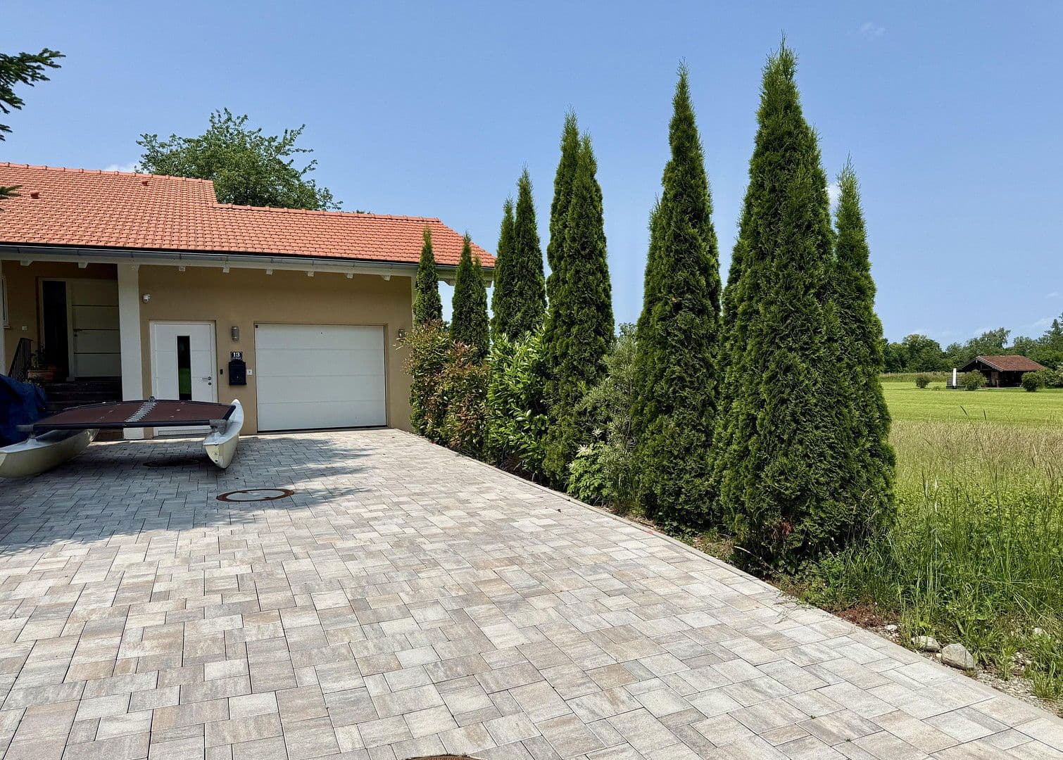 Predaj domu 315 m², pozemek 1.123 m², Chieming, Bavorsko Predaj domu 315 m², pozemek 1.123 m², Chieming, Bavorsko