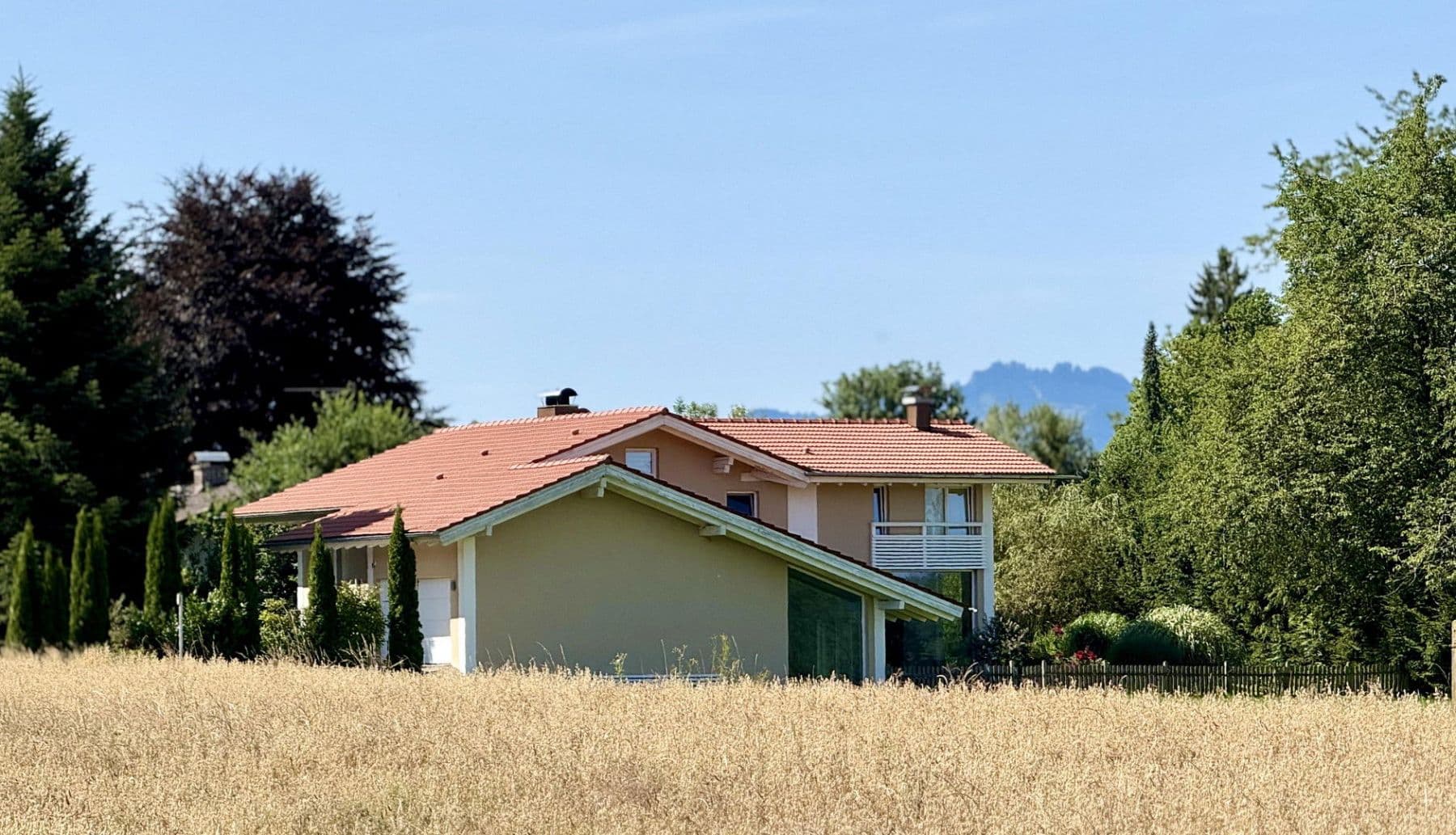 Predaj domu 315 m², pozemek 1.123 m², Chieming, Bavorsko Predaj domu 315 m², pozemek 1.123 m², Chieming, Bavorsko