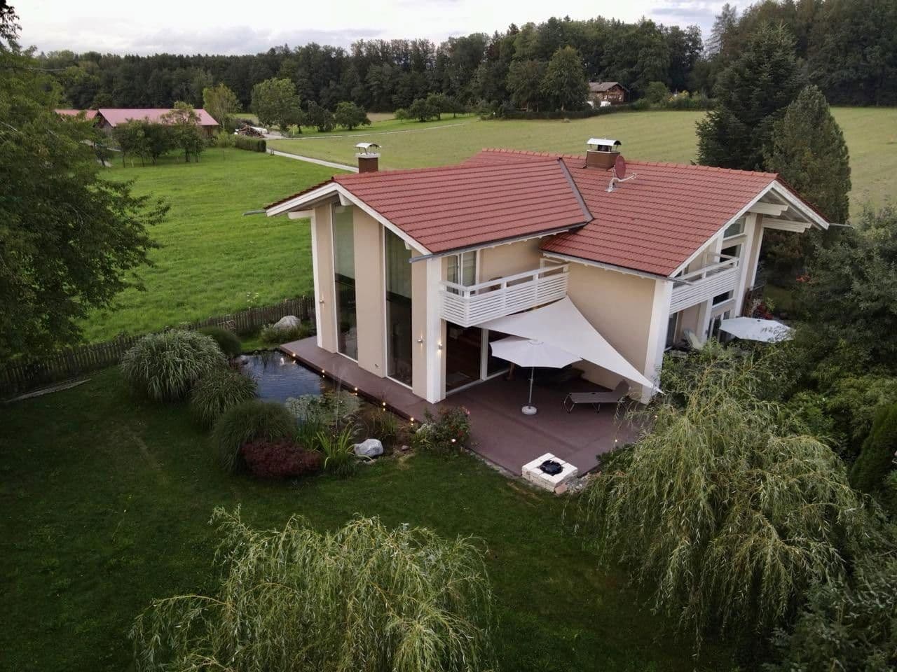 Predaj domu 315 m², pozemek 1.123 m², Chieming, Bavorsko Predaj domu 315 m², pozemek 1.123 m², Chieming, Bavorsko