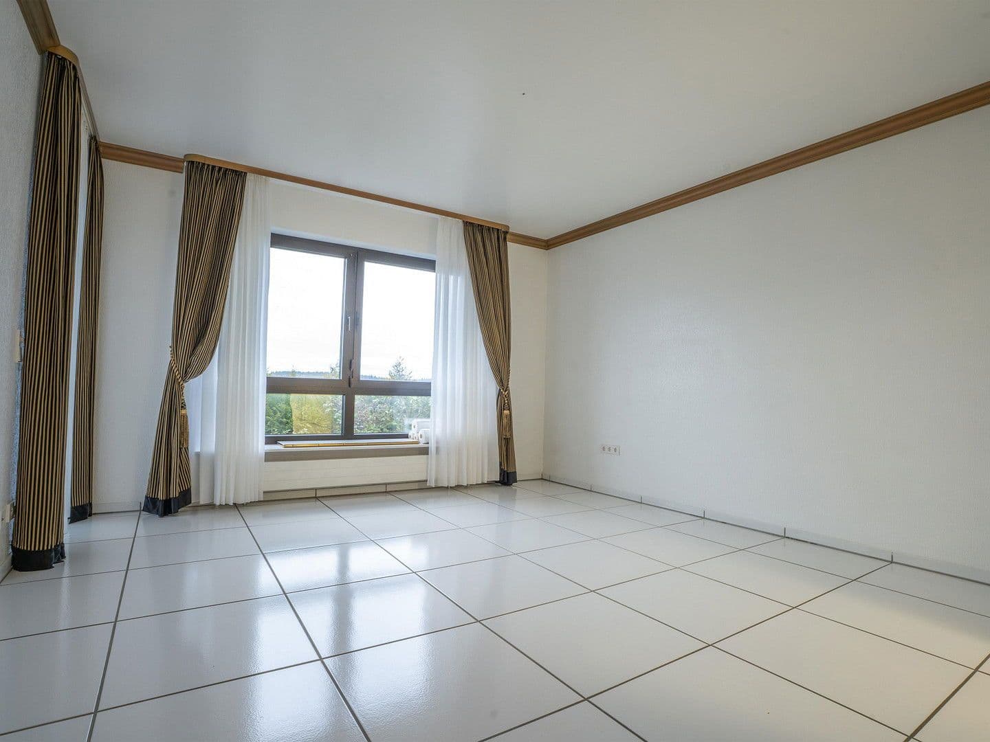 Predaj domu 332 m², pozemek 637 m², Untergruppenbach, Bádensko-Wurttembersko Predaj domu 332 m², pozemek 637 m², Untergruppenbach, Bádensko-Wurttembersko