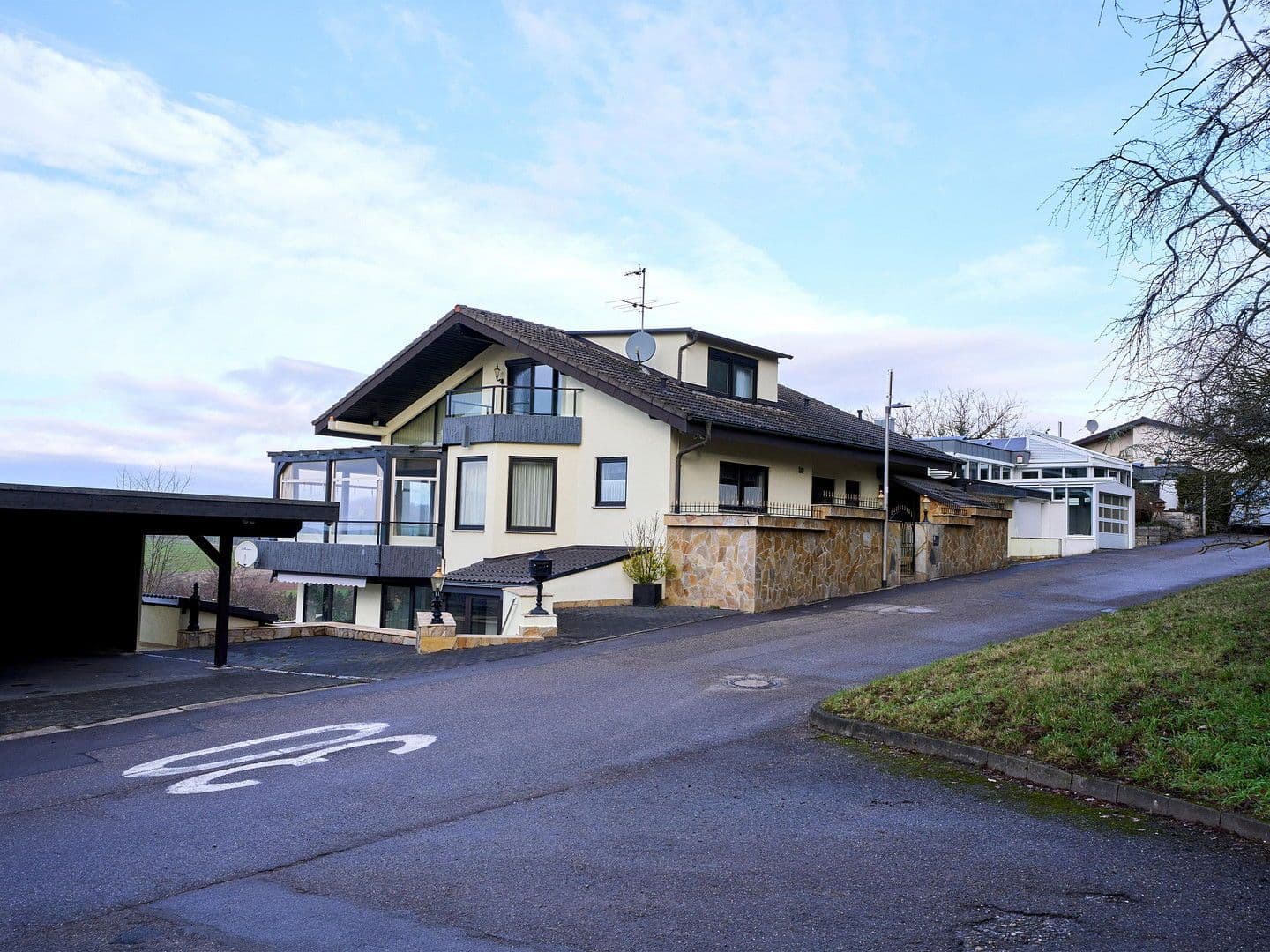 Predaj domu 332 m², pozemek 637 m², Untergruppenbach, Bádensko-Wurttembersko Predaj domu 332 m², pozemek 637 m², Untergruppenbach, Bádensko-Wurttembersko