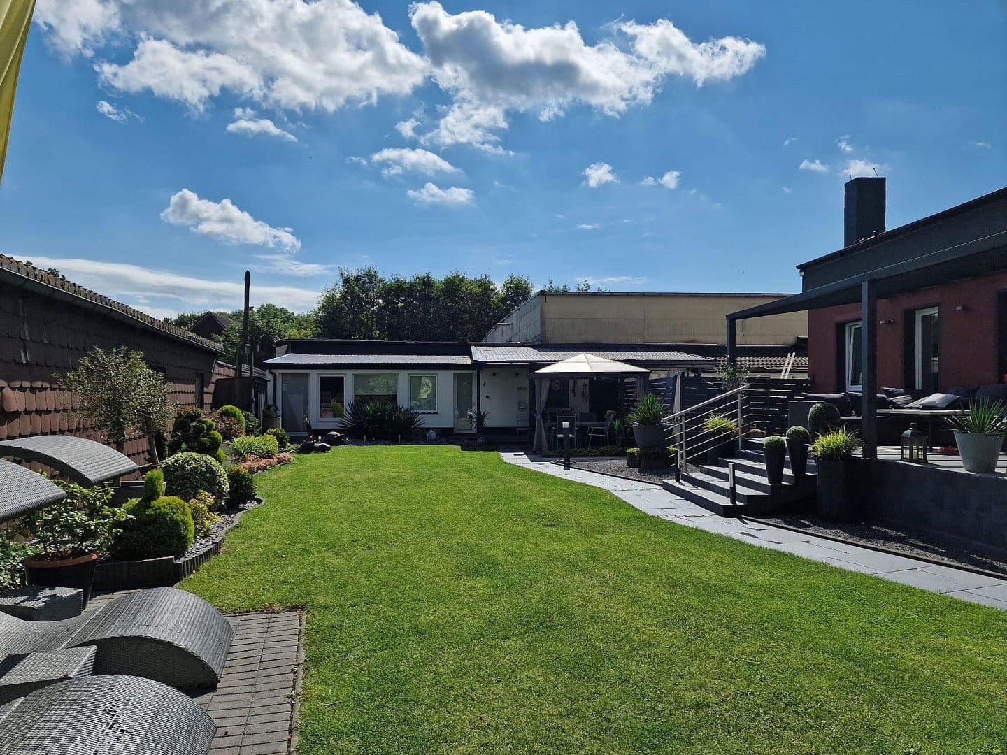 Predaj domu 420 m², pozemek 1.248 m², Tettenbachstr. 17, Dortmund Hostedde, Severné Porýnie - Westfálsko Predaj domu 420 m², pozemek 1.248 m², Tettenbachstr. 17, Dortmund Hostedde, Severné Porýnie - Westfálsko