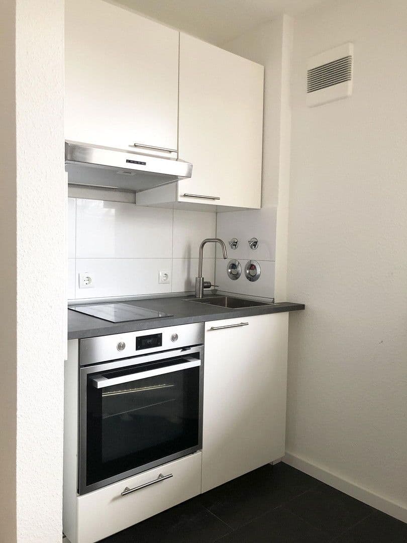 Prenájom bytu 1-izbový 36 m², Benzenbergstr. 51, Düsseldorf, Severné Porýnie - Westfálsko Prenájom bytu 1-izbový 36 m², Benzenbergstr. 51, Düsseldorf, Severné Porýnie - Westfálsko