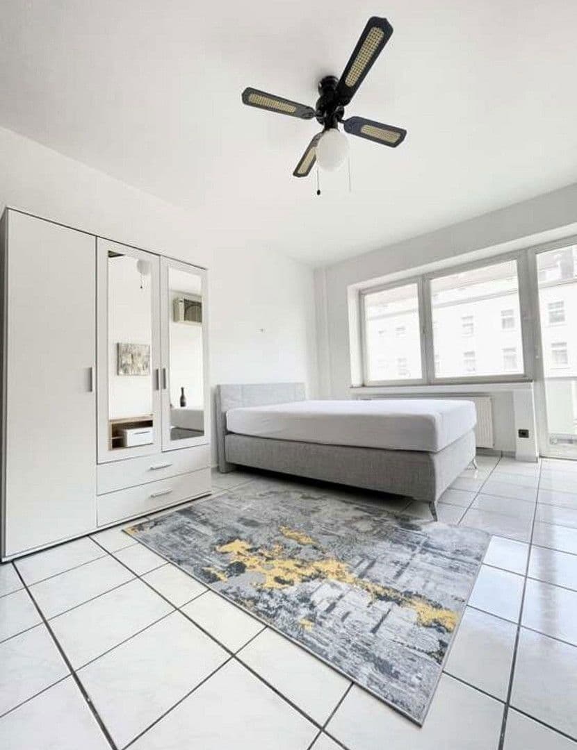 Prenájom bytu 1-izbový 30 m², Corneliusstr. 101, Düsseldorf, Severné Porýnie - Westfálsko Prenájom bytu 1-izbový 30 m², Corneliusstr. 101, Düsseldorf, Severné Porýnie - Westfálsko