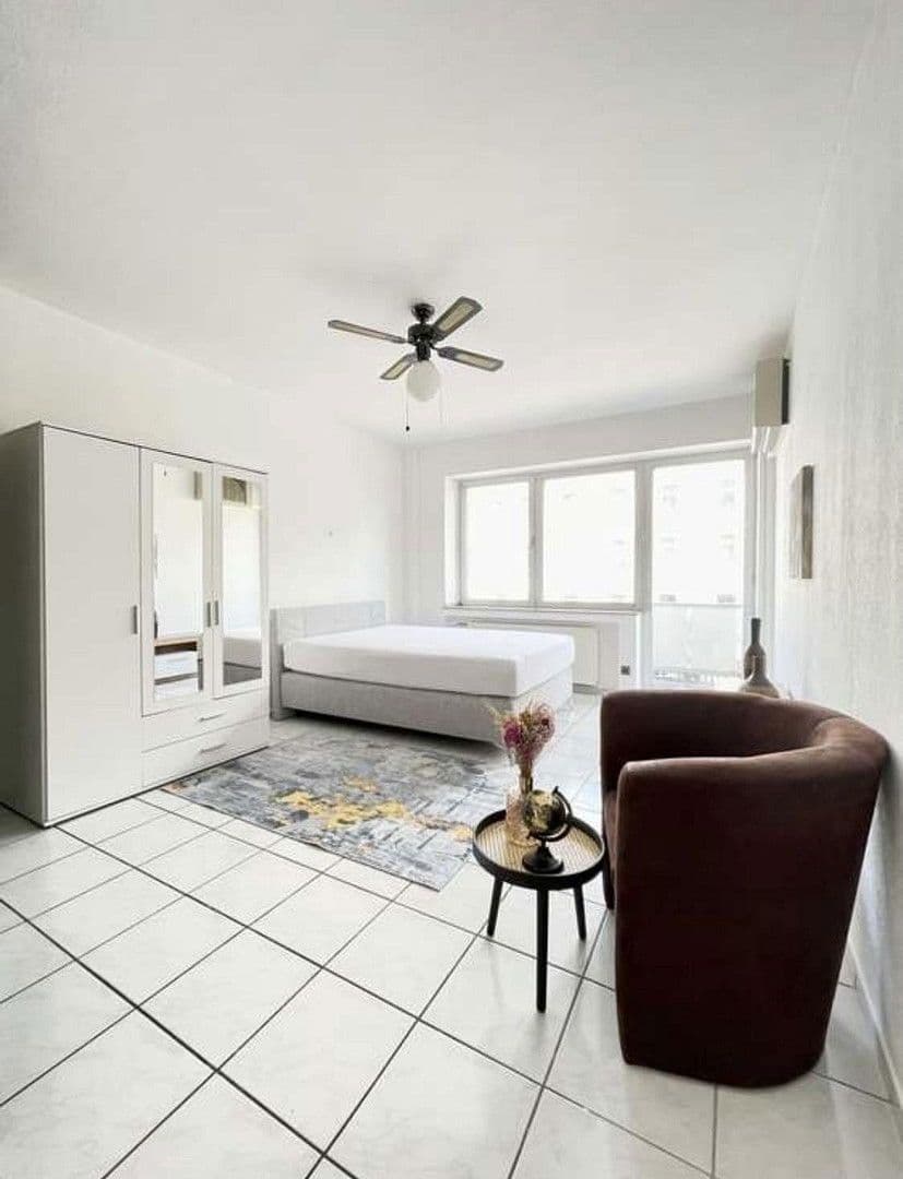 Prenájom bytu 1-izbový 30 m², Corneliusstr. 101, Düsseldorf, Severné Porýnie - Westfálsko Prenájom bytu 1-izbový 30 m², Corneliusstr. 101, Düsseldorf, Severné Porýnie - Westfálsko