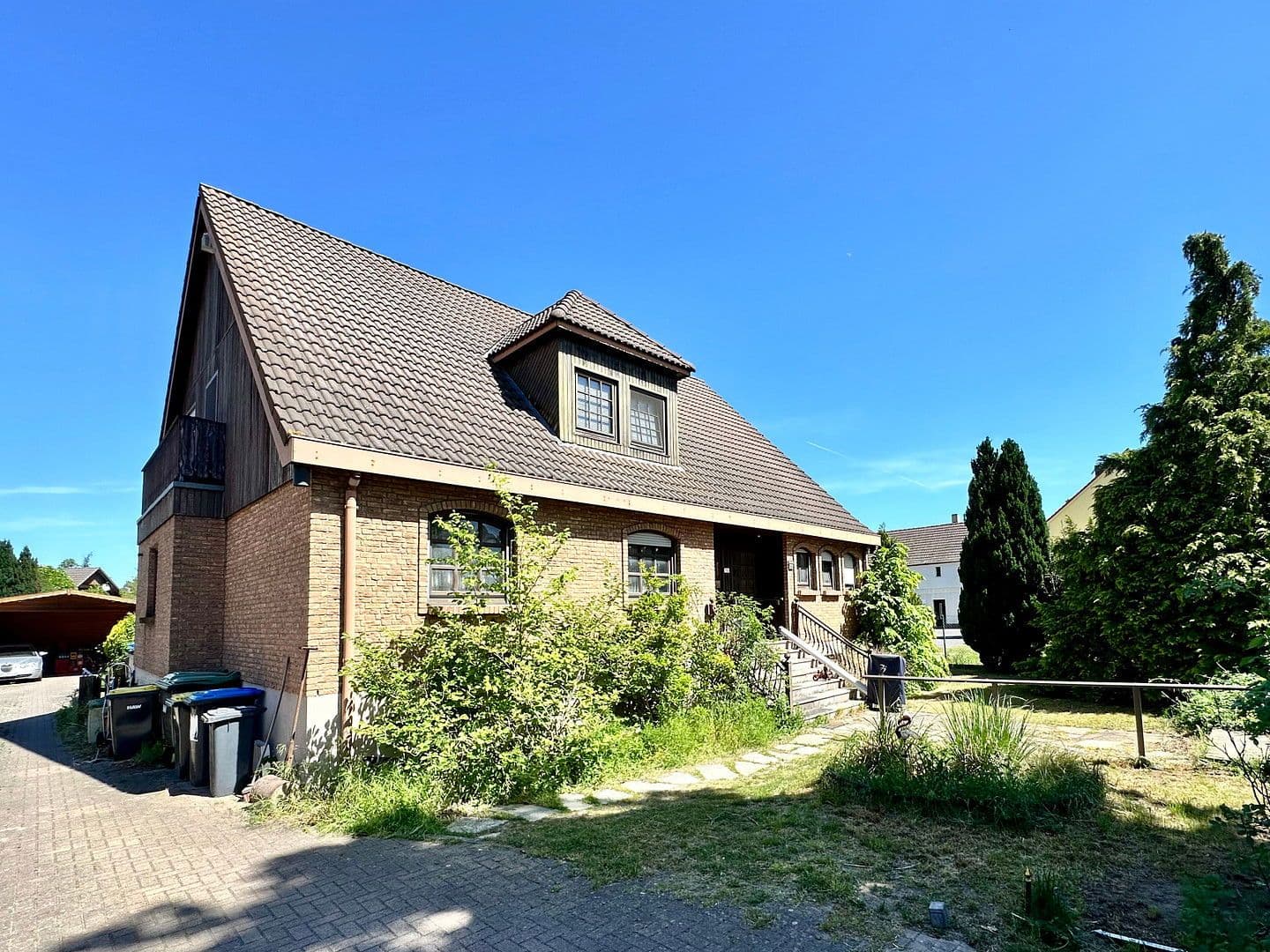 Predaj domu 258 m², pozemek 1.400 m², Falkensee, Brandenbursko Predaj domu 258 m², pozemek 1.400 m², Falkensee, Brandenbursko