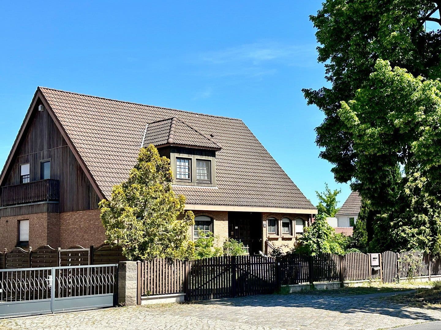 Predaj domu 258 m², pozemek 1.400 m², Falkensee, Brandenbursko Predaj domu 258 m², pozemek 1.400 m², Falkensee, Brandenbursko