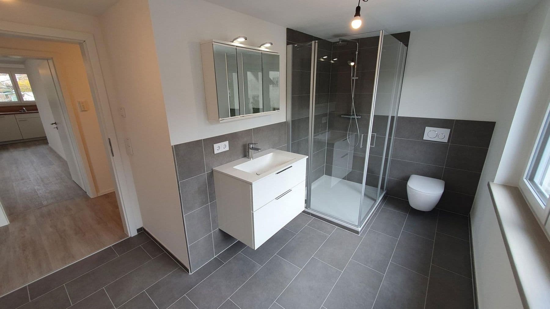 Prenájom bytu 2-izbový 87 m², Rheinstraße 14, Gailingen am Hochrhein, Bádensko-Wurttembersko Prenájom bytu 2-izbový 87 m², Rheinstraße 14, Gailingen am Hochrhein, Bádensko-Wurttembersko