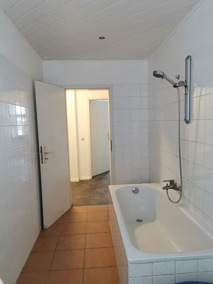 Prenájom bytu 3-izbový 93 m², Georg - Büchner - Str., Gera Debschwitz, Durínsko Prenájom bytu 3-izbový 93 m², Georg - Büchner - Str., Gera Debschwitz, Durínsko